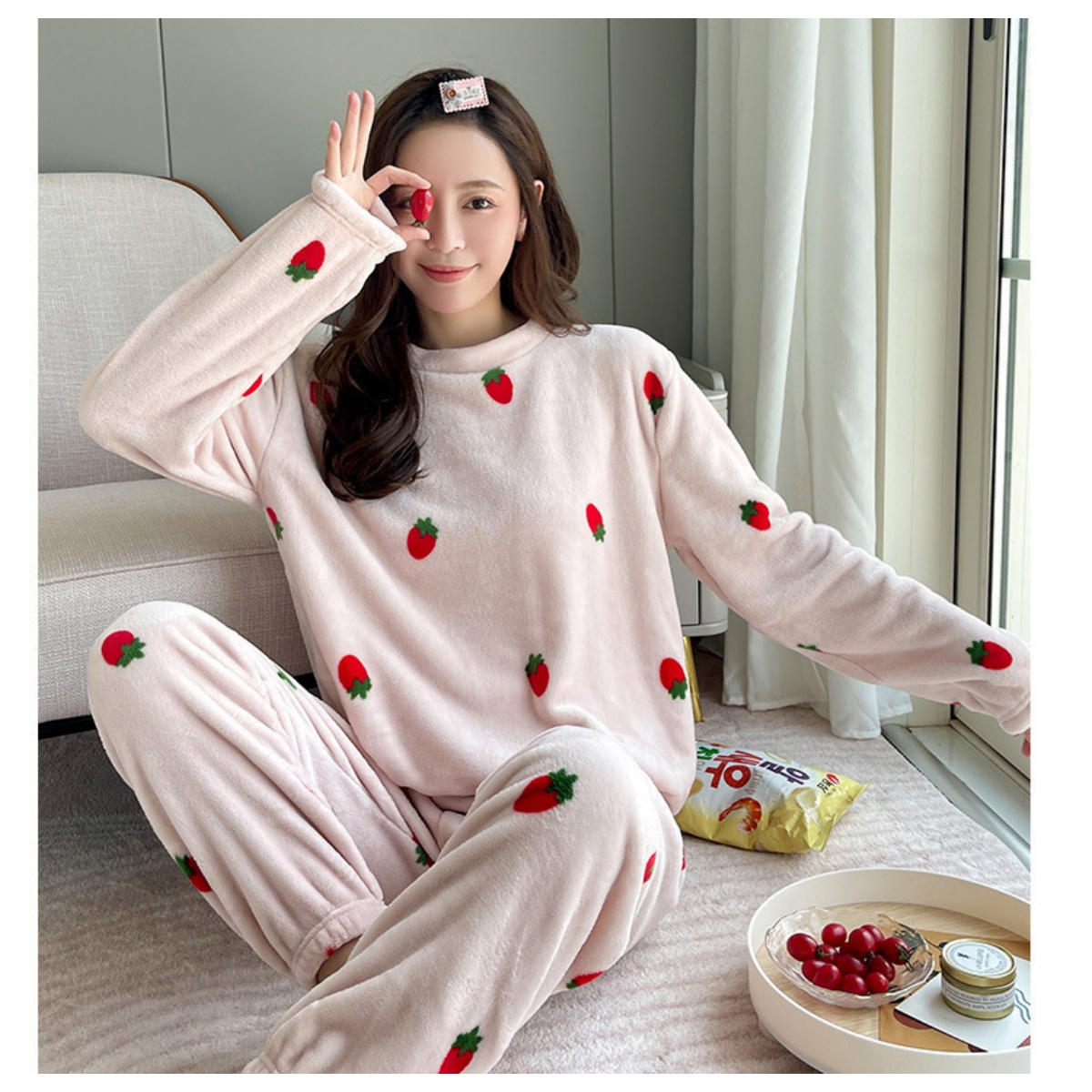 Women's autumn and winter round neck coral fleece pajamas with printed strawberry