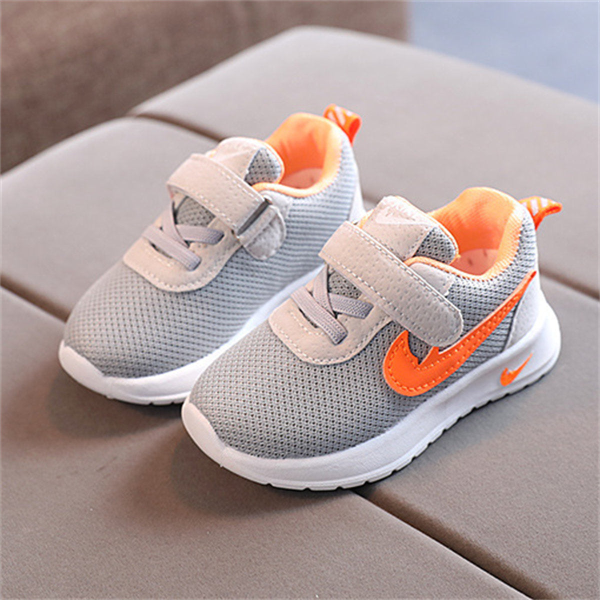 Children's solid color sports shoes