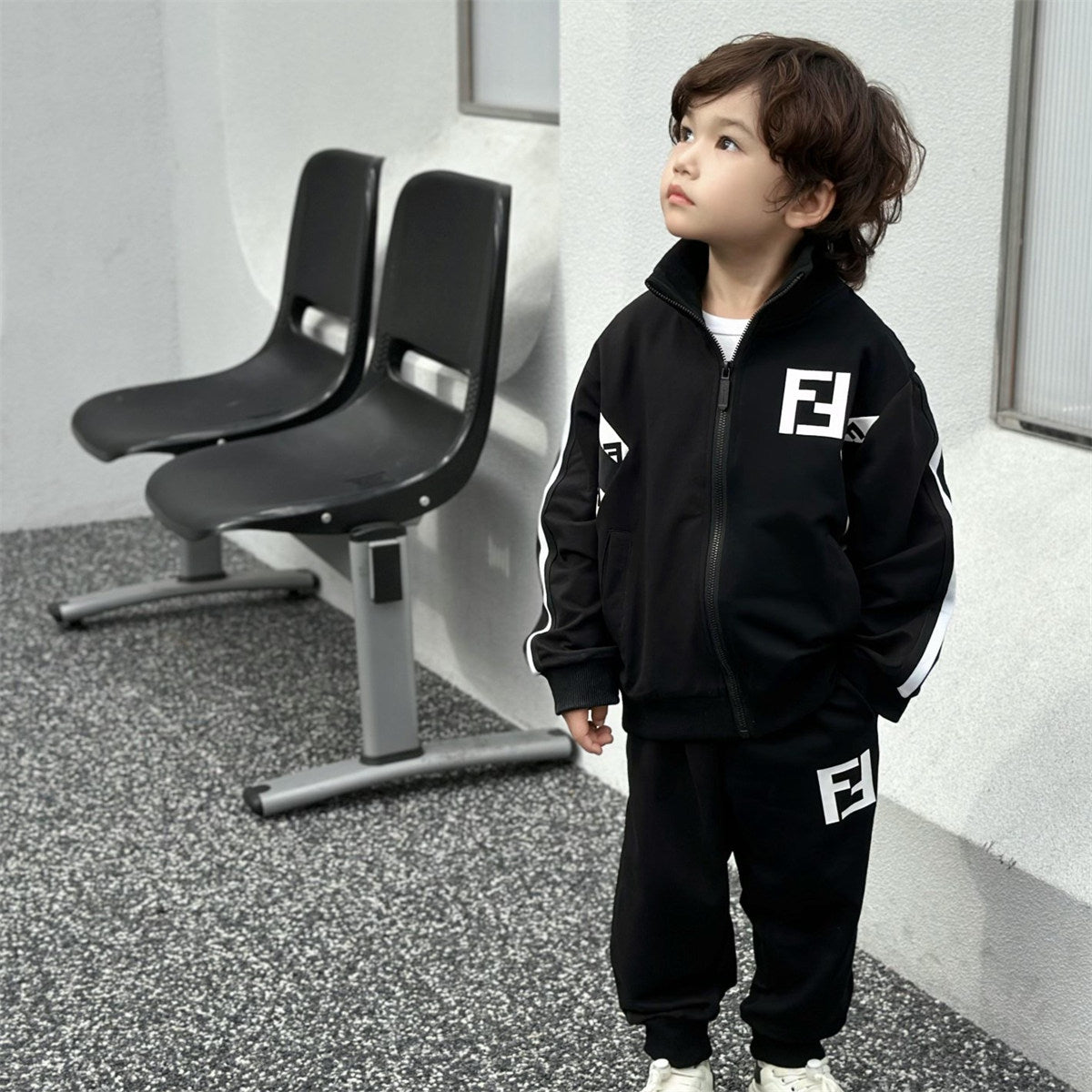 Fashionable sports casual suit for middle and large children