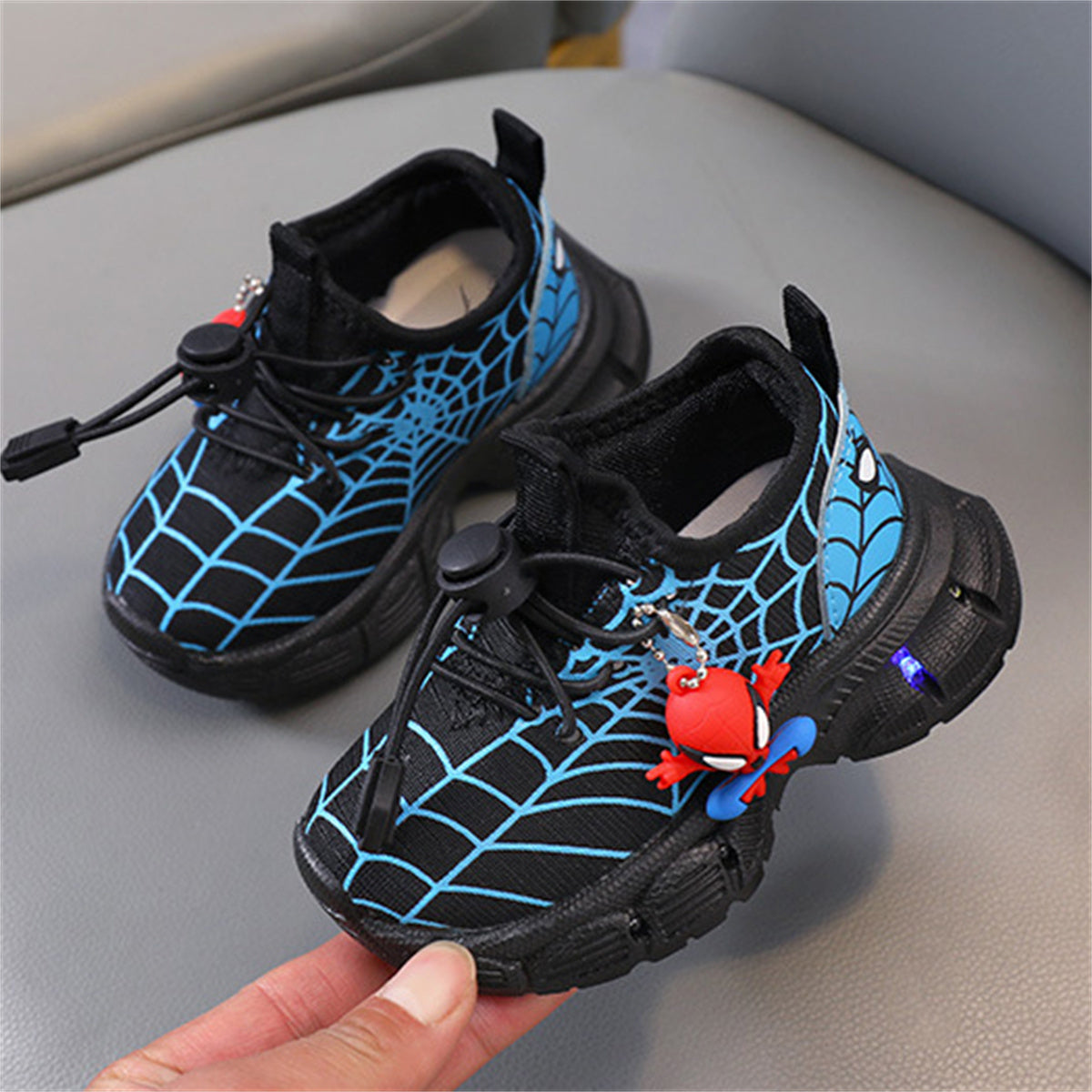 Children's mesh spider web LED light-up sports shoes