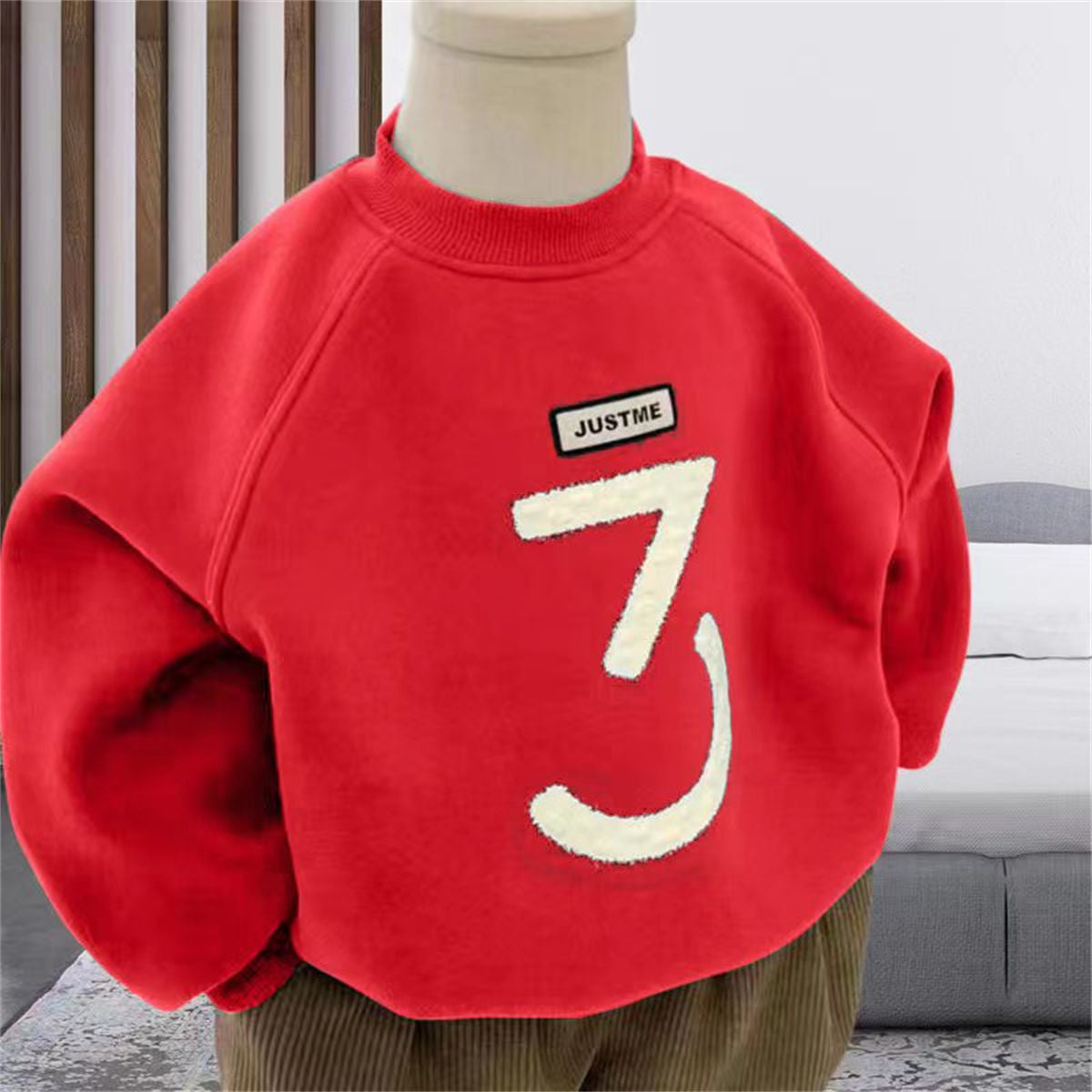 Baby boy's round neck warm thickened velvet sweatshirt with contrasting letters