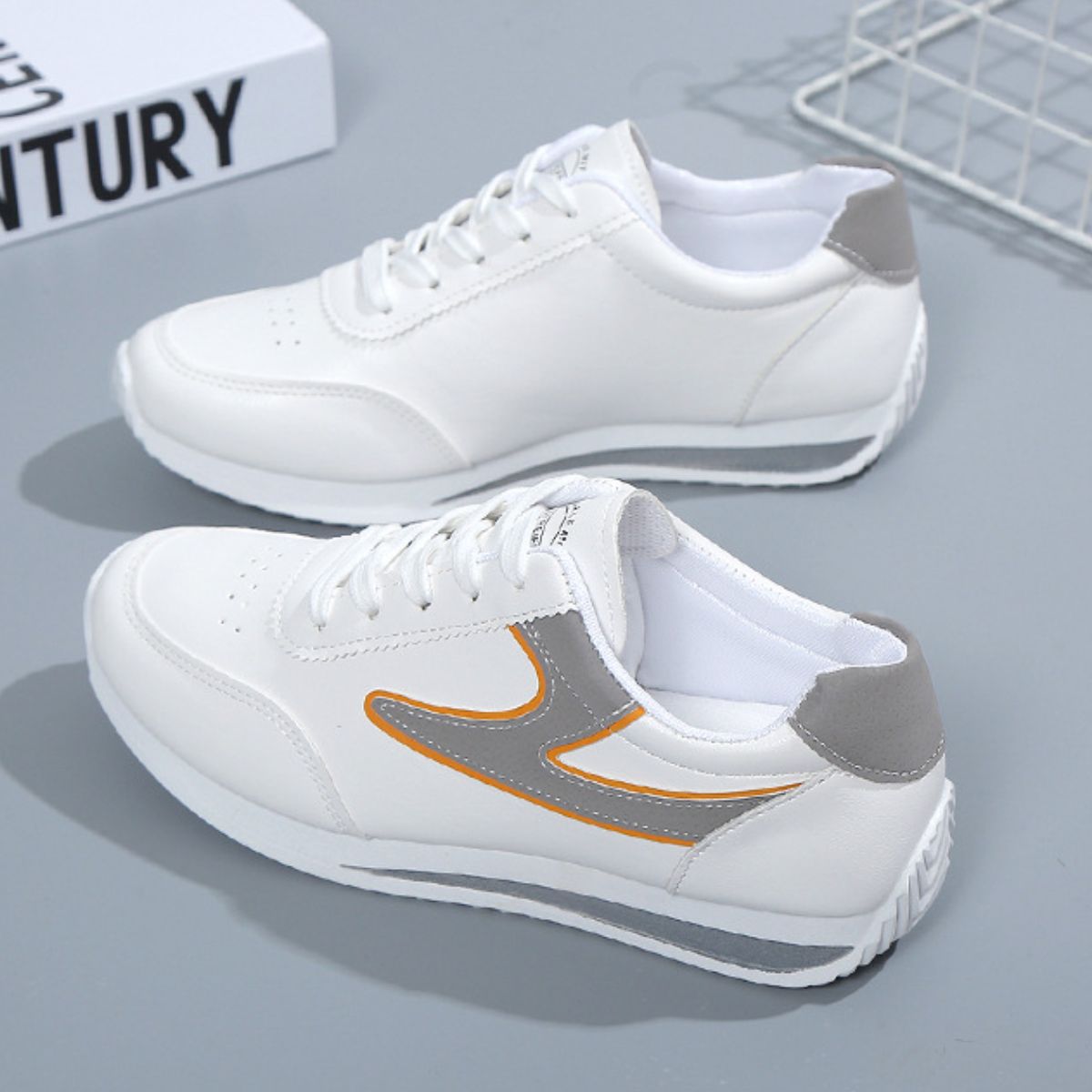 Fashionable and simple white shoes for women, low-top, soft sole, lightweight, casual and versatile ladies' Forrest Gump shoes