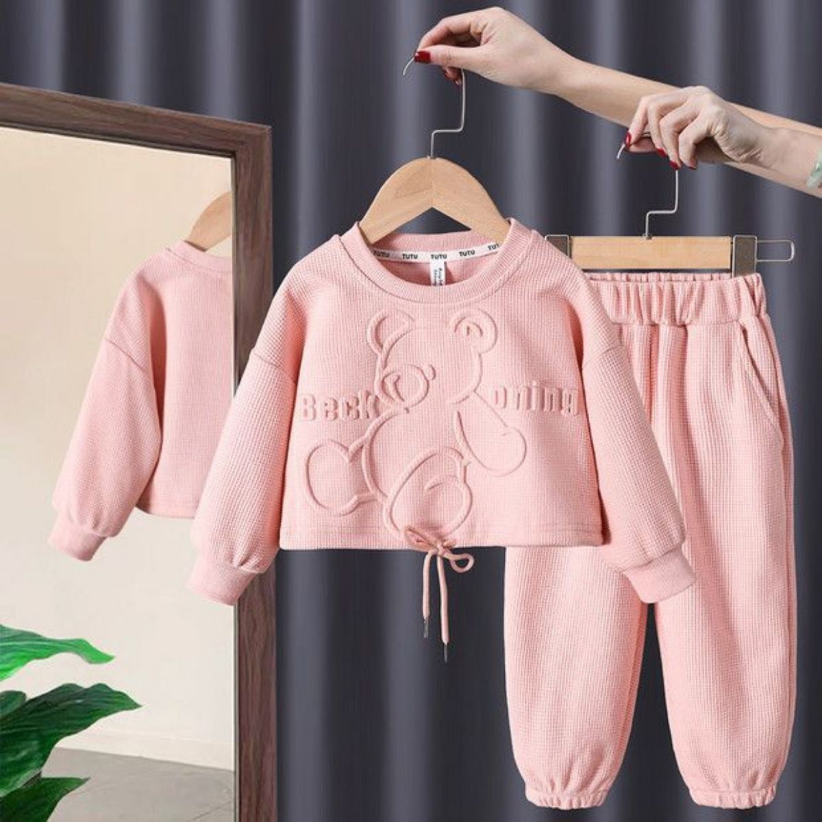 Girls Bear Sweater Suit Spring and Autumn New Children Cartoon Sweater Pants Two-piece Suit