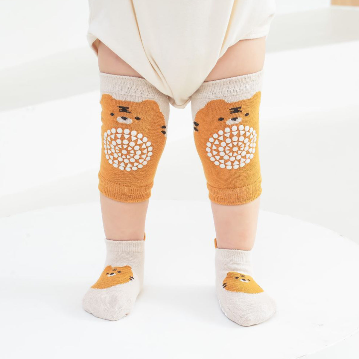 Children's cartoon animal dotted anti-slip knee socks set