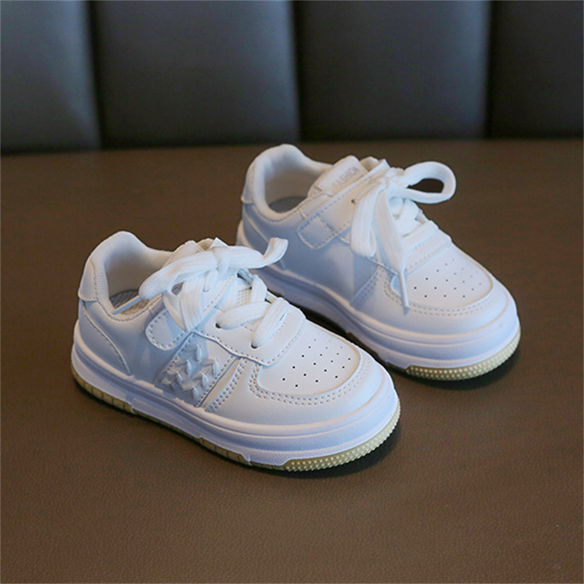 Children's and boys' white shoes, wheat ear style, non-slip, lightweight and casual low-top sneakers