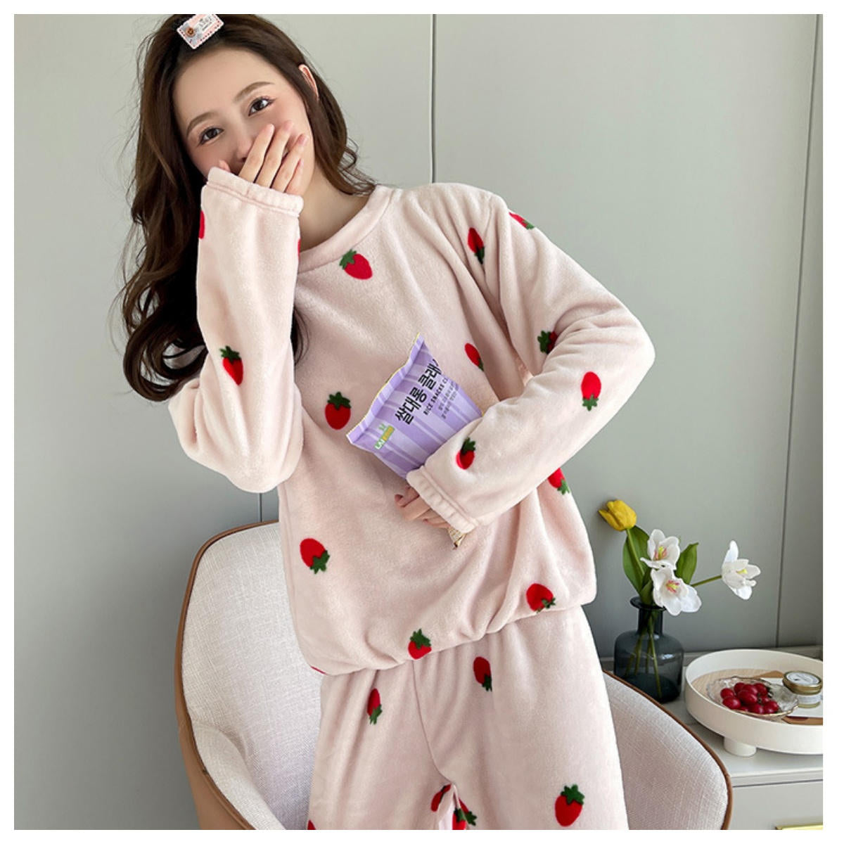 Women's autumn and winter round neck coral fleece pajamas with printed strawberry