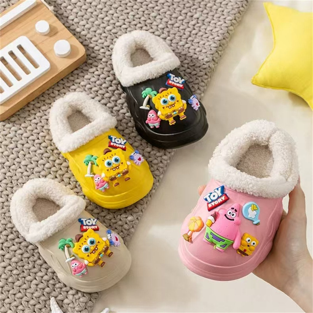 Children's autumn and winter boys and girls' SpongeBob SquarePants plush warm furry shoes non-slip soft bottom closed toe cotton slippers