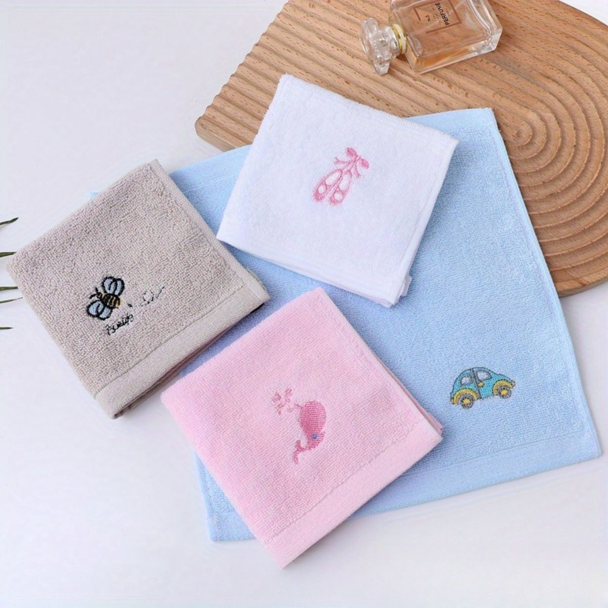 Embroidered cartoon cute cotton soft hangable absorbent children's square towel