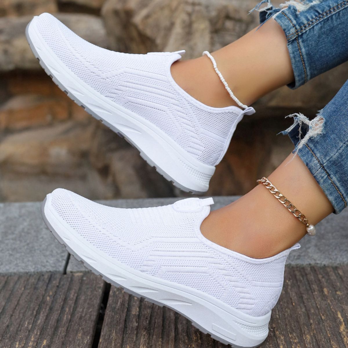 Comfortable flying woven slip-on shoes for mothers women