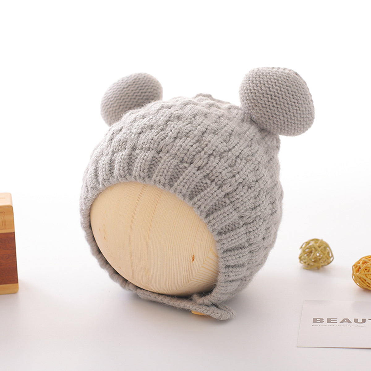 Children's woolen hat with fur ball