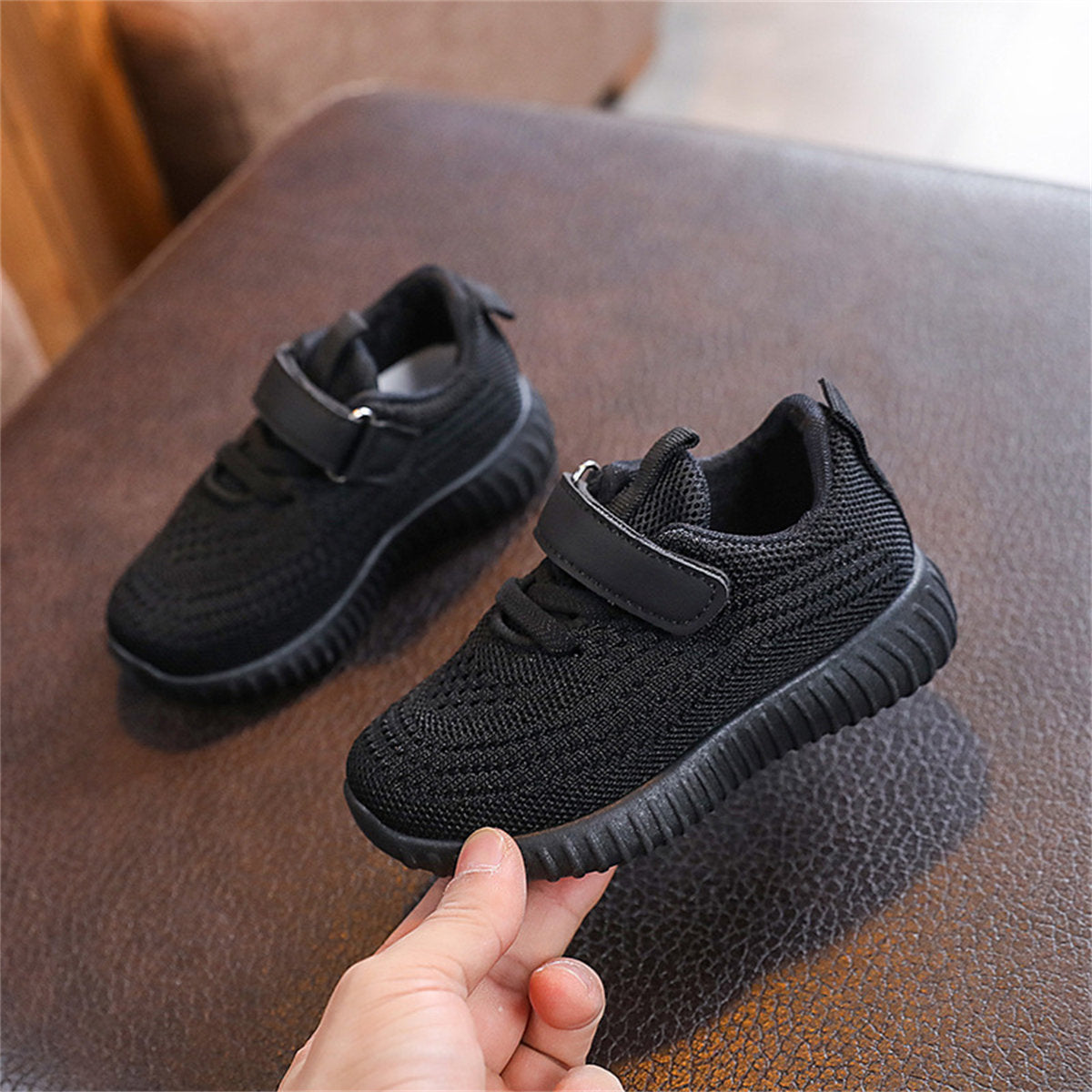 Children's and boys' solid color simple style flying woven sports shoes