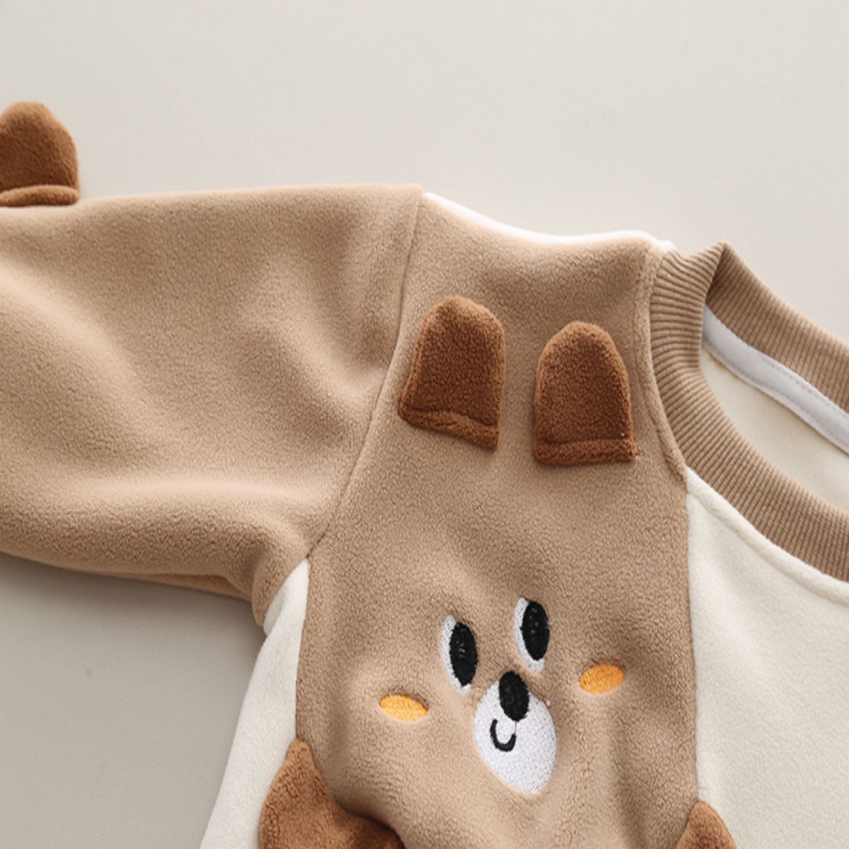 Baby winter suit new style plus velvet cartoon animal sweater two-piece suit small and medium children's clothes winter style plus velvet thickened