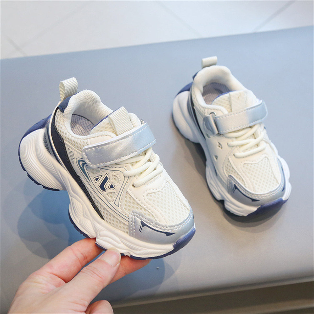 Children's and boys' solid color simple breathable soft-soled Velcro sports shoes