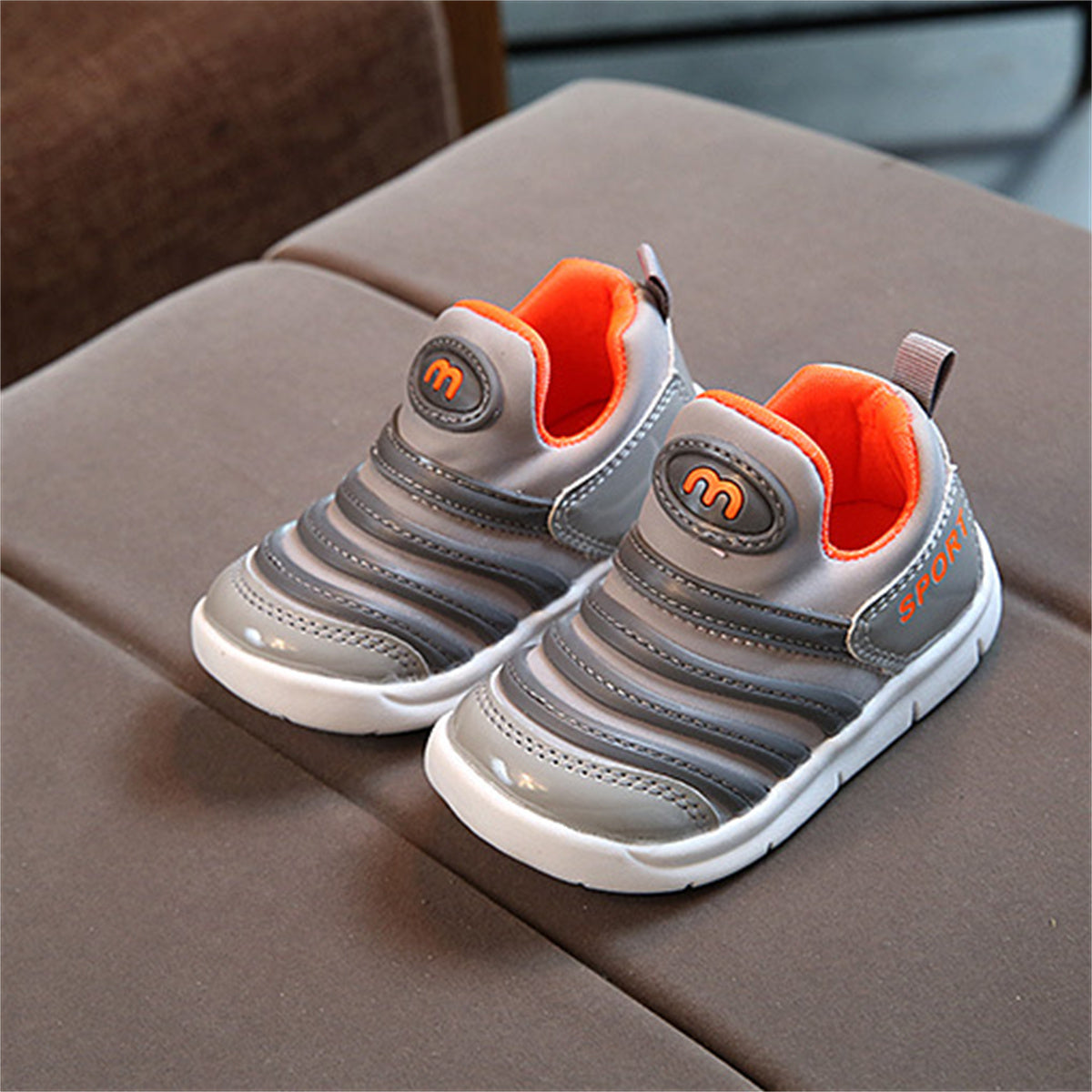 Spring and autumn pure color caterpillar style casual soft-soled sports shoes for children and boys