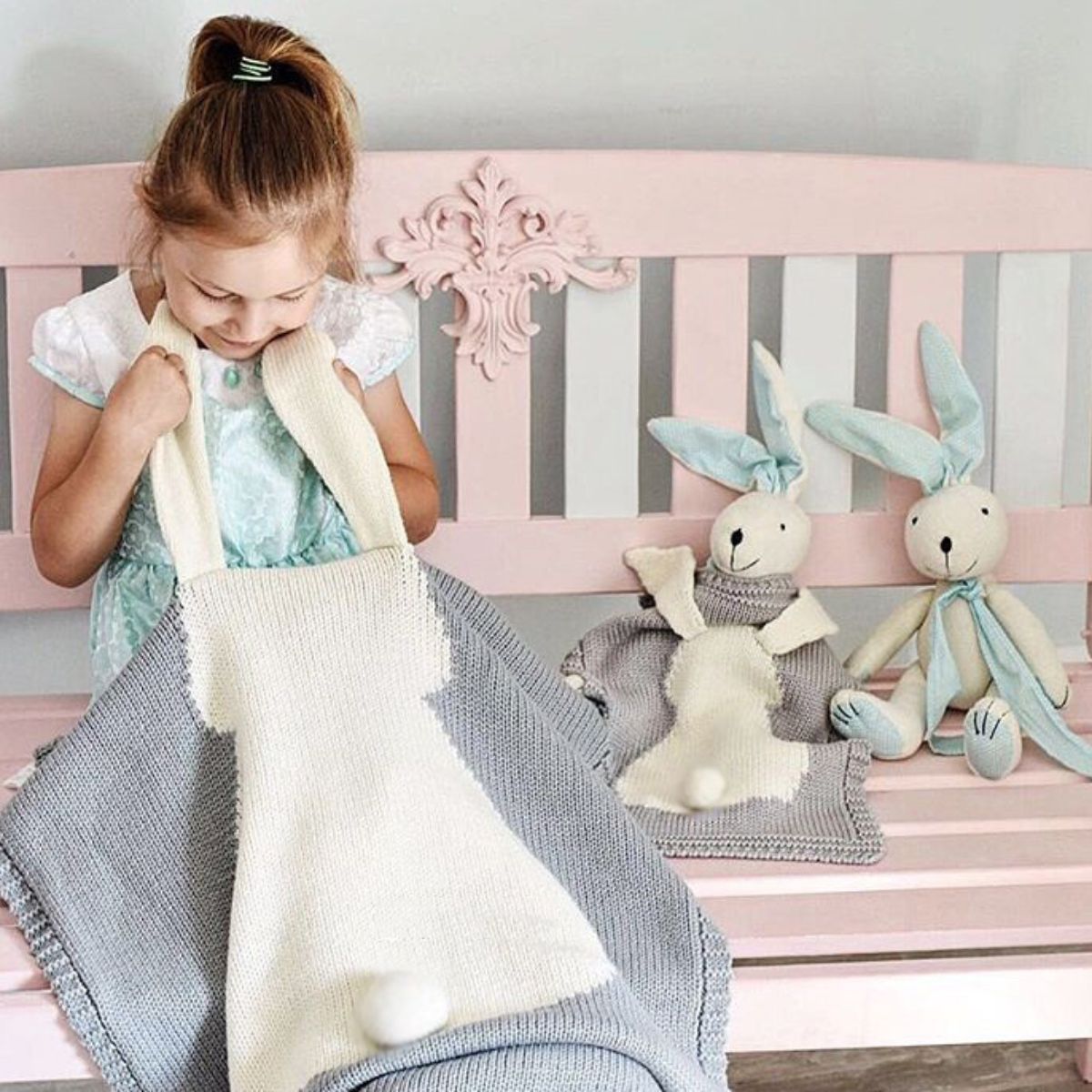 3D Rabbit Children&#39;s Knitted Blanket