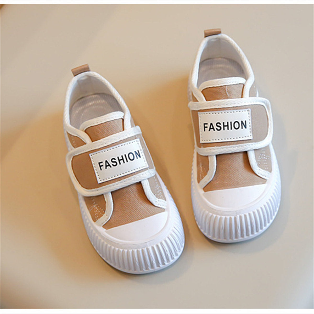 Medium and large girls' soft sole casual style letter style sweet and cool low-top canvas shoes