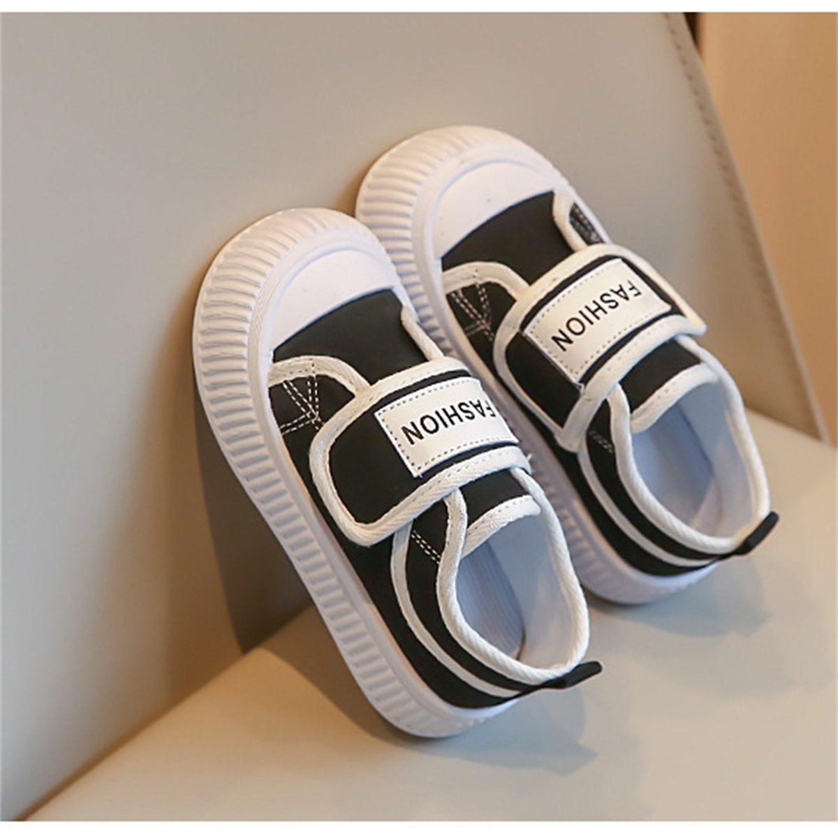 Medium and large girls' soft sole casual style letter style sweet and cool low-top canvas shoes