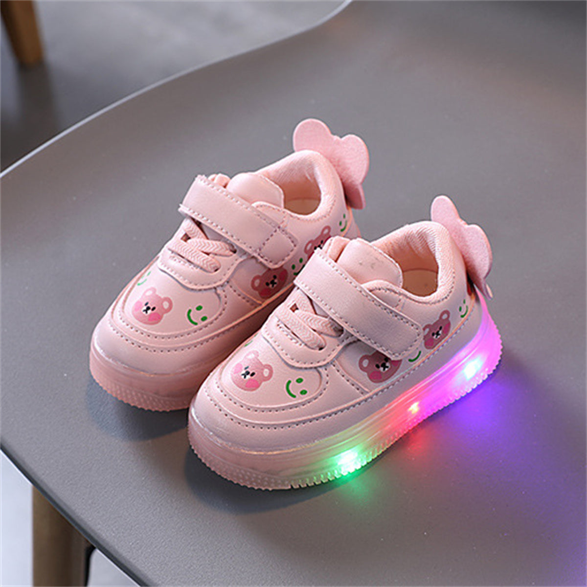 Cute pink bear style LED waterproof casual low-top sneakers for kids and girls