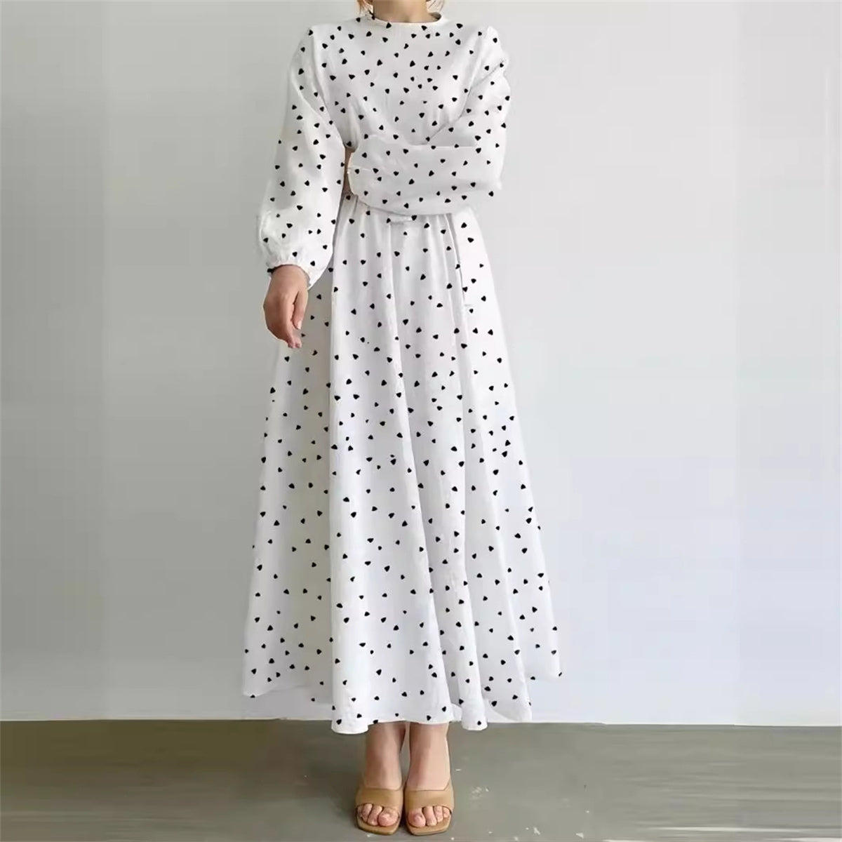 Loose waist long sleeve round neck heart-shaped print dress