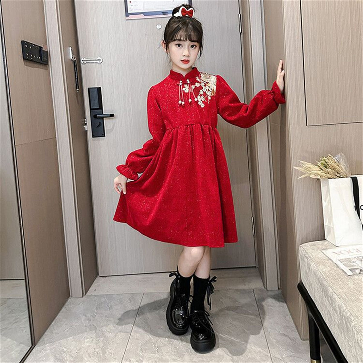 Winter red exquisite embroidered lady-style long-sleeved dress for middle and large girls