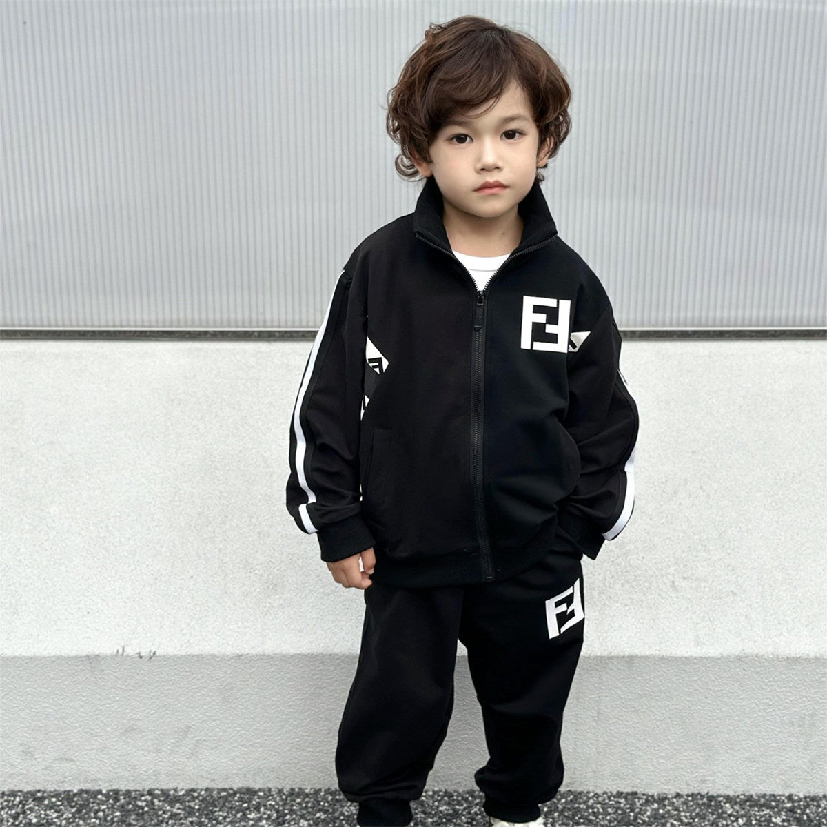 Fashionable sports casual suit for middle and large children