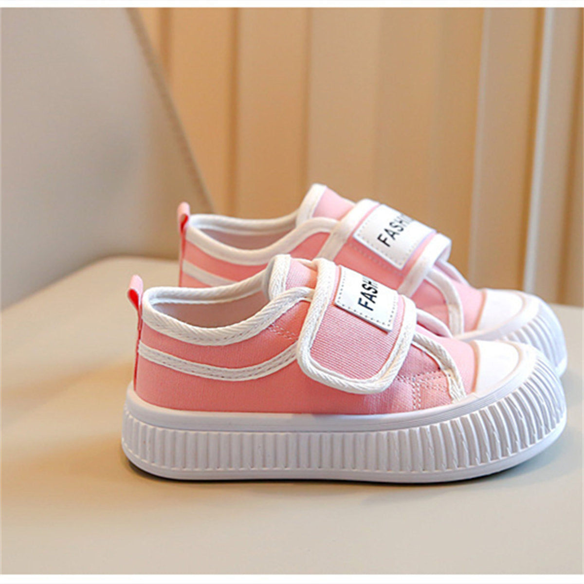 Medium and large girls' soft sole casual style letter style sweet and cool low-top canvas shoes