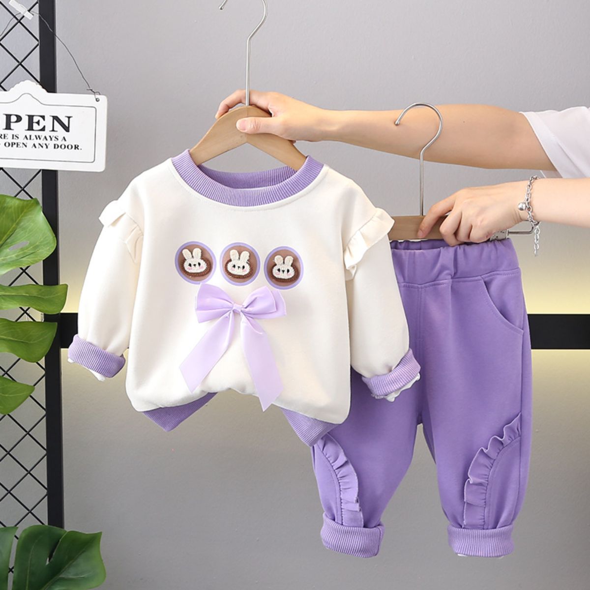 Children's Spring and Autumn Bowknot Long-sleeved Sweater Baby Suit Girls Fashionable Casual Pants Two-piece Suit