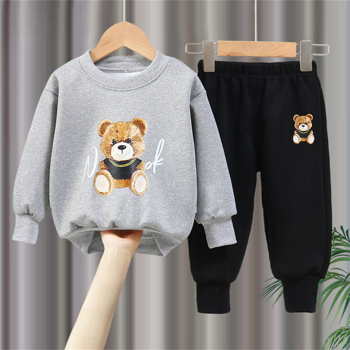 Autumn cute bear style sports style sweater suit for middle and large boys and girls