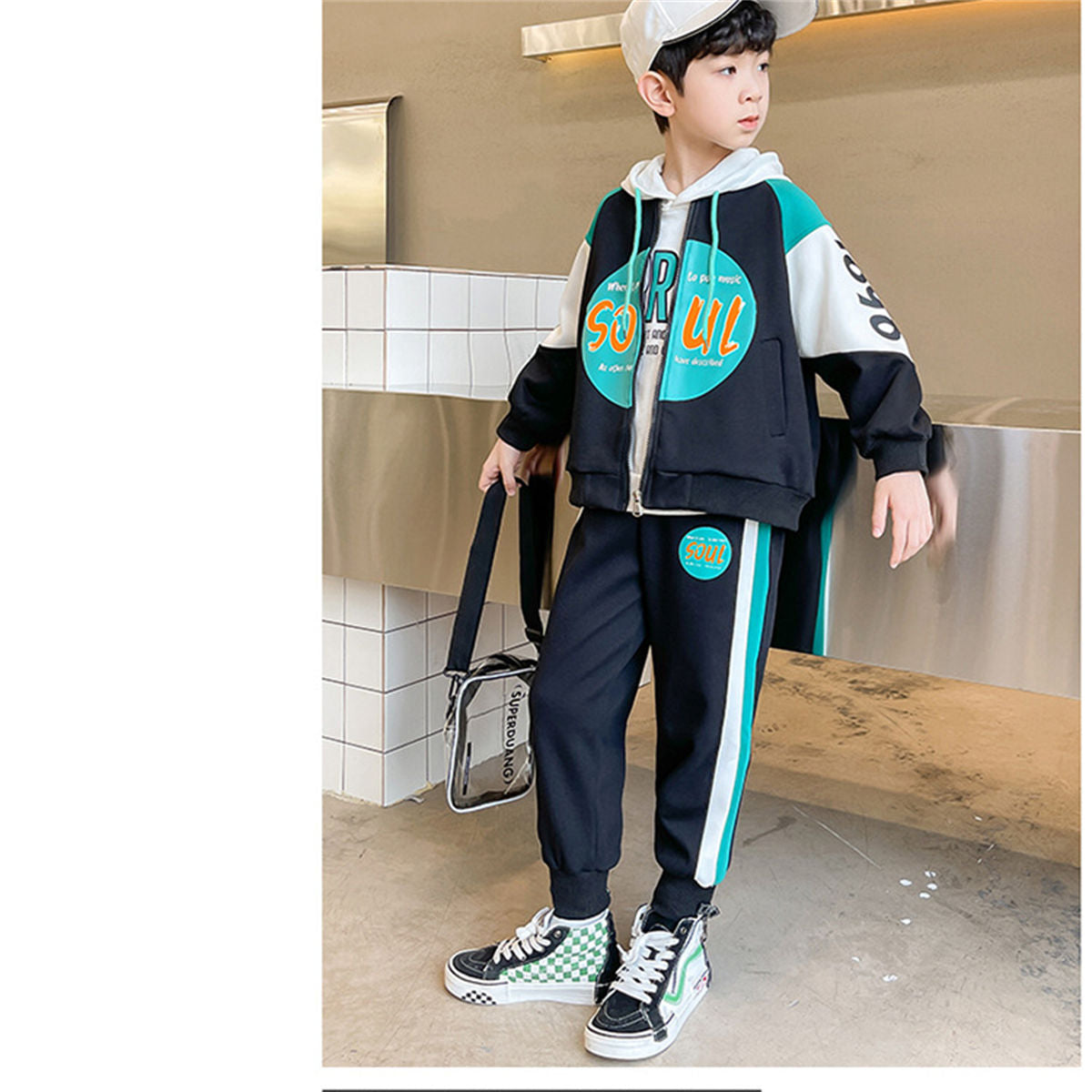 Two-piece color matching sweater suit for middle and large boys in autumn and winter