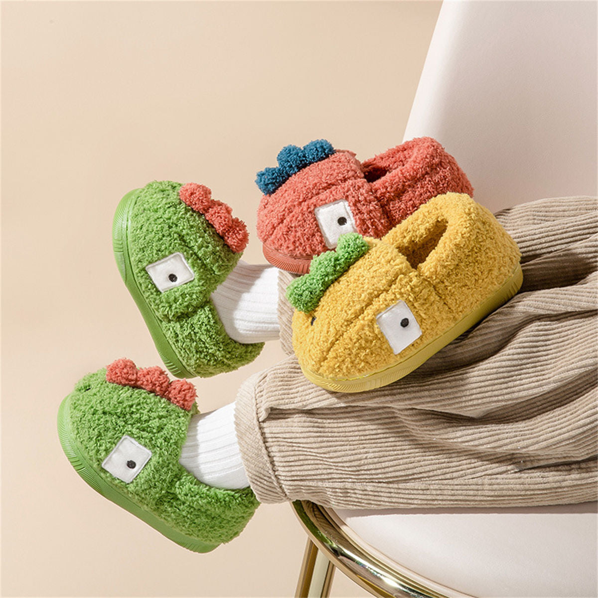 Children&#39;s winter velvet dinosaur cartoon cute style warm bag with hooded cotton slippers