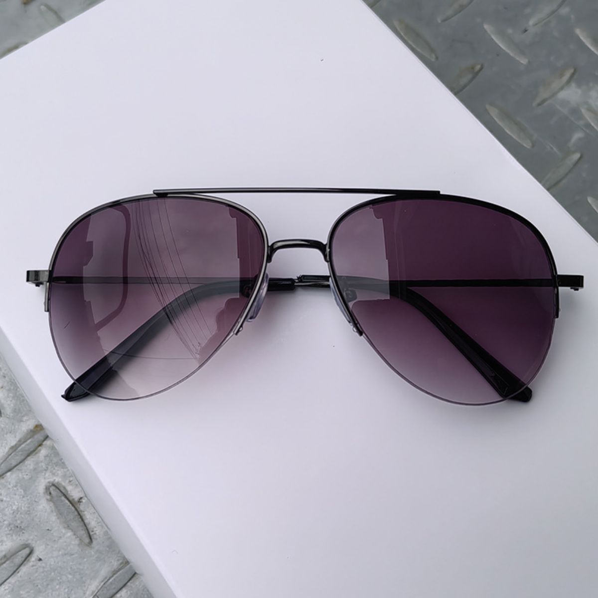 Adult gradient metal half-frame UV protection sunglasses