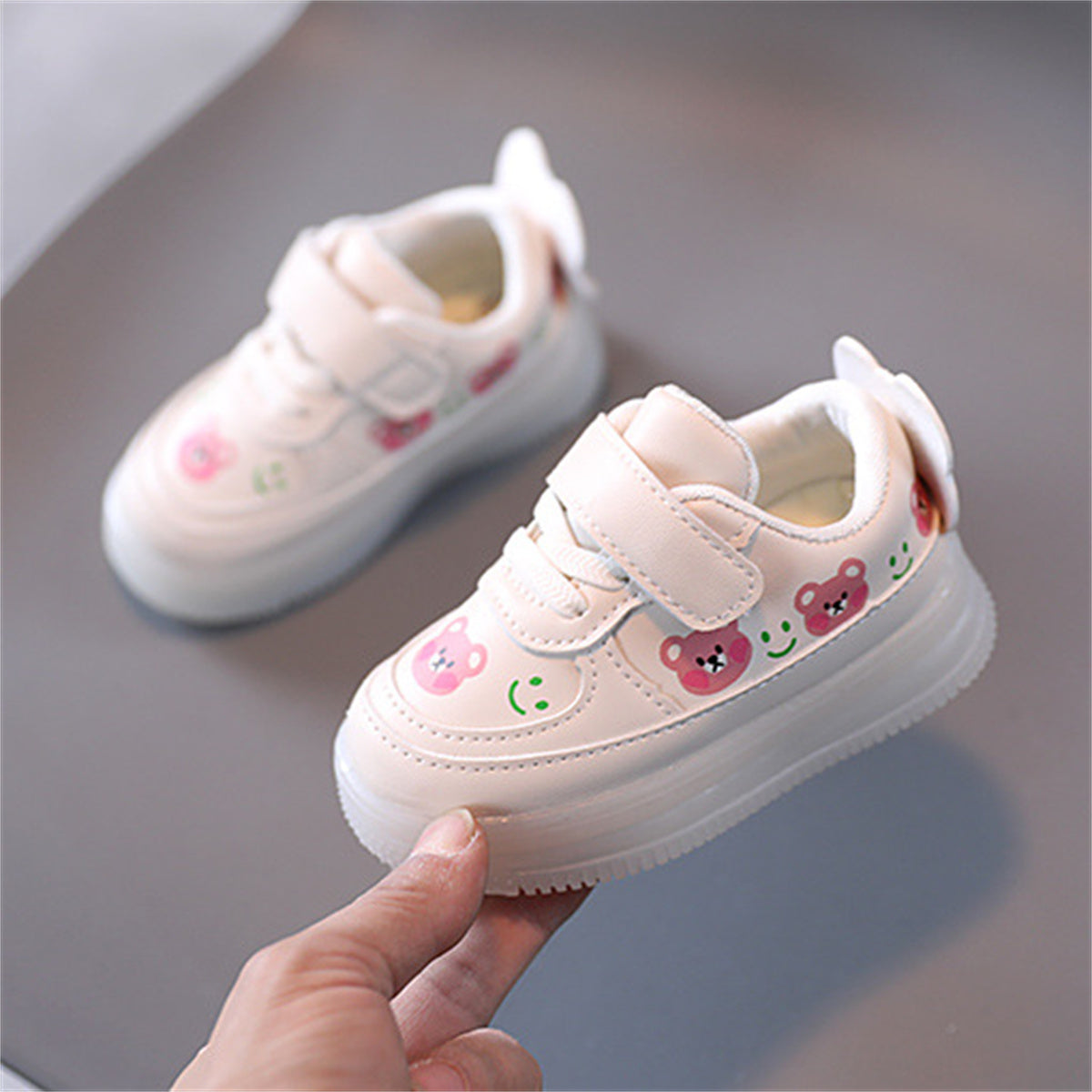 Cute pink bear style LED waterproof casual low-top sneakers for kids and girls