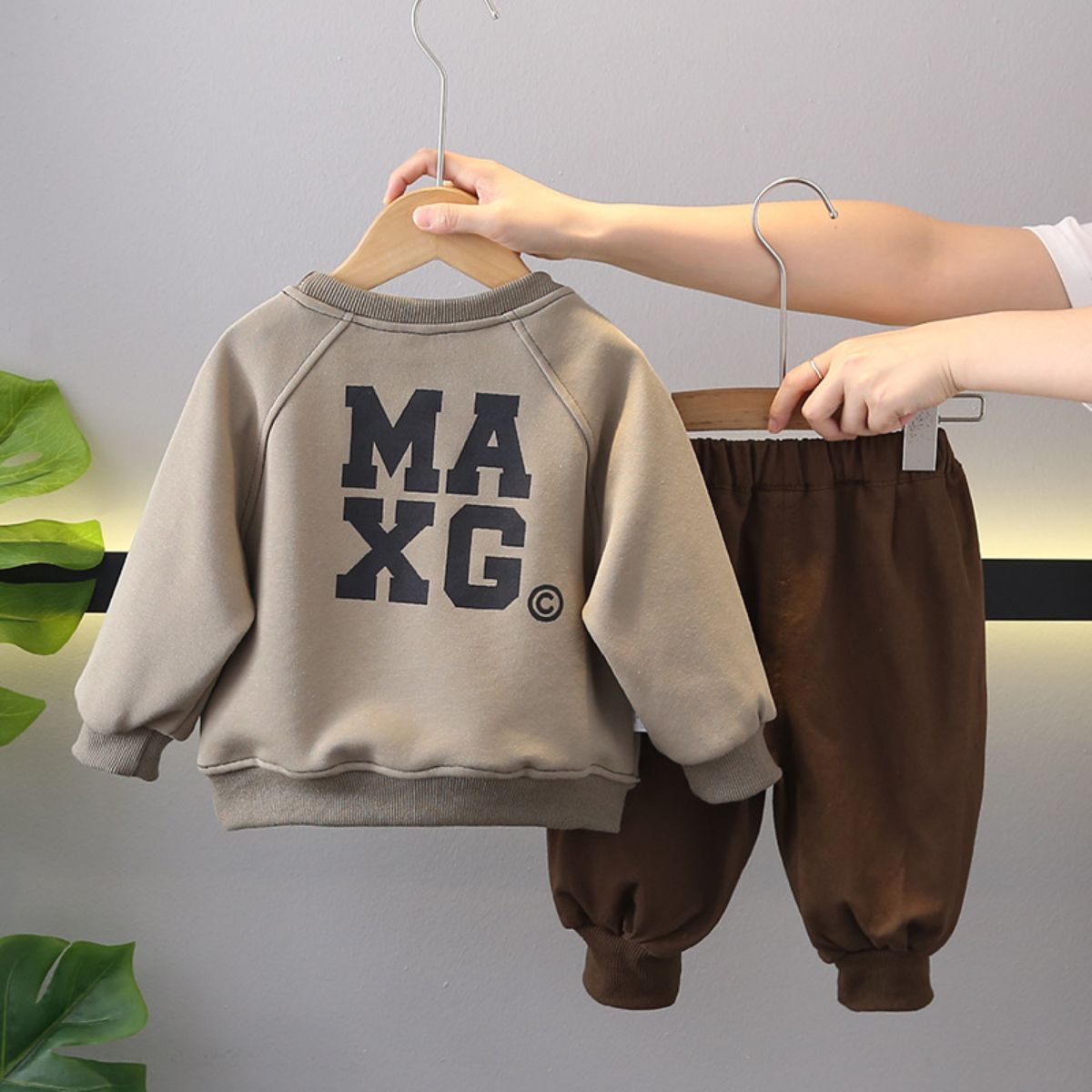 Boys&#39; new suit long sleeve sweatshirt with letters