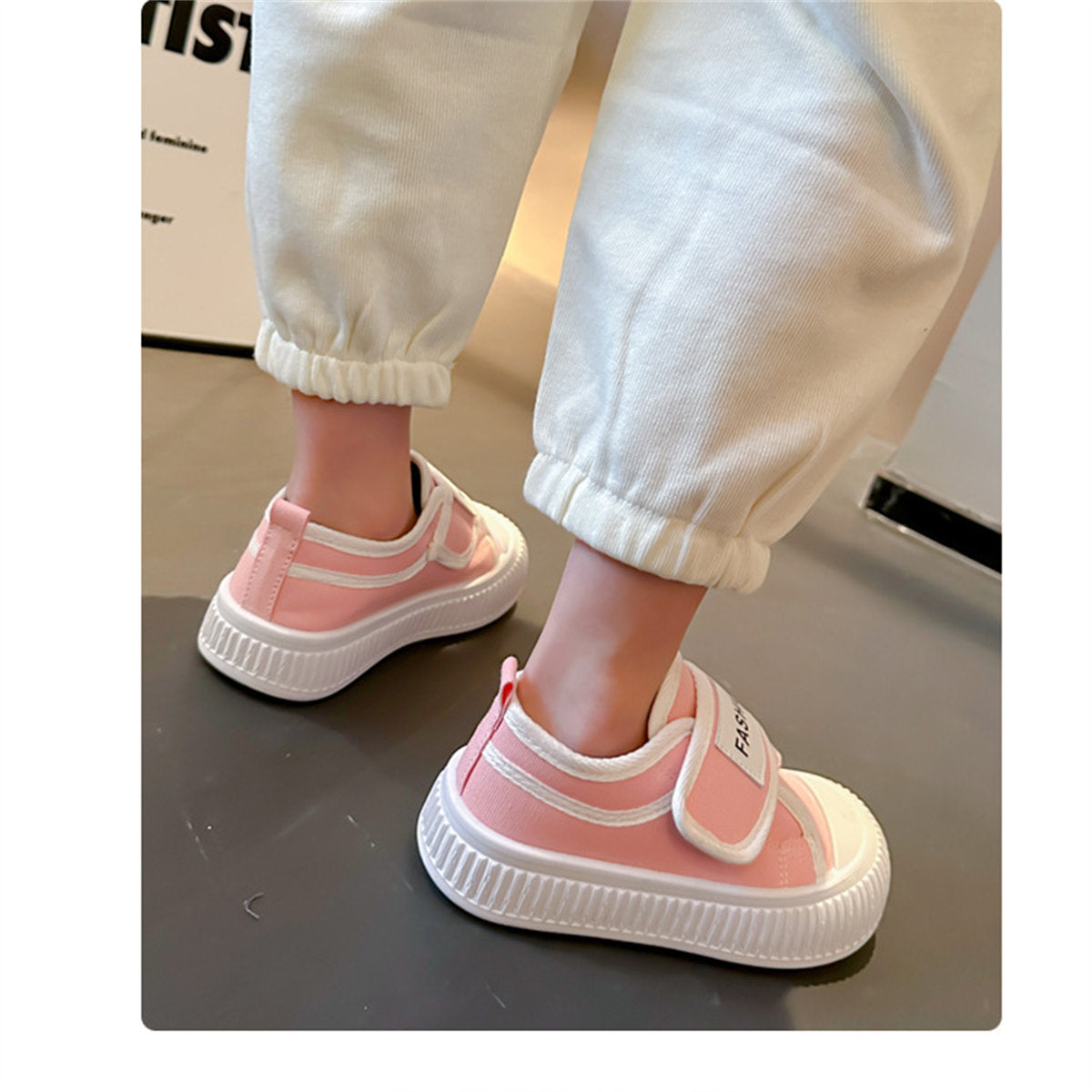 Medium and large girls' soft sole casual style letter style sweet and cool low-top canvas shoes