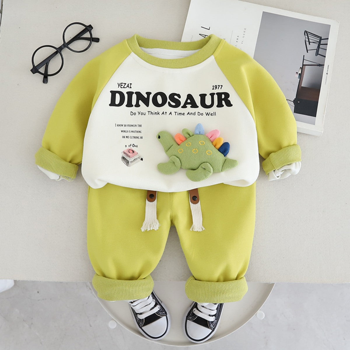 Boys autumn round neck clothing suit new small and medium-sized children's baby three-dimensional cartoon dinosaur sweater two-piece suit