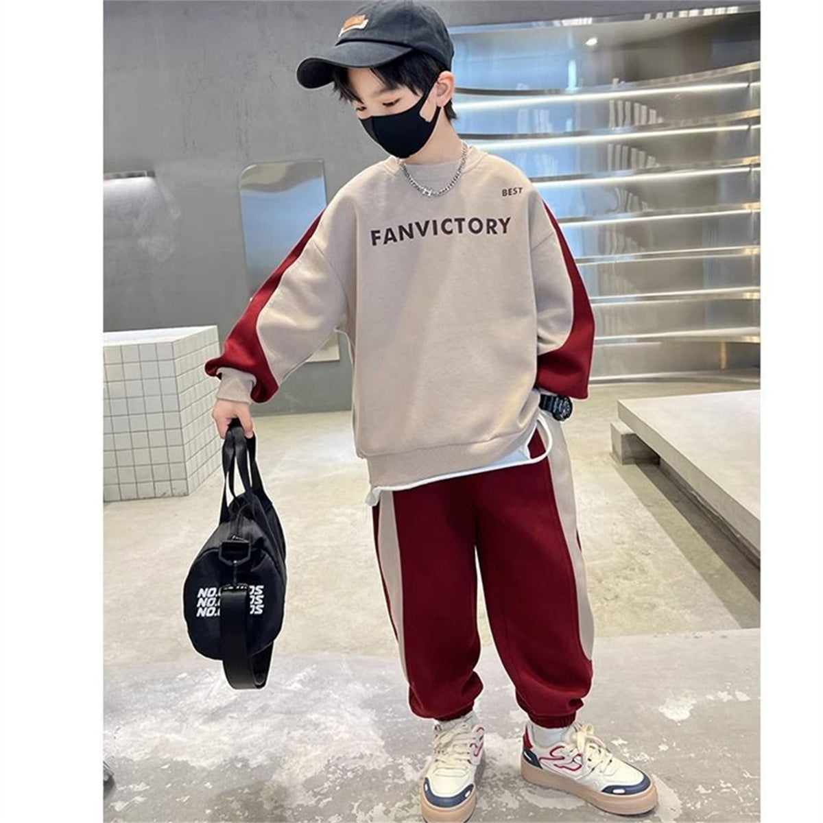 Medium and large boys autumn and winter two-piece suit simple casual sports style letter style sweater suit