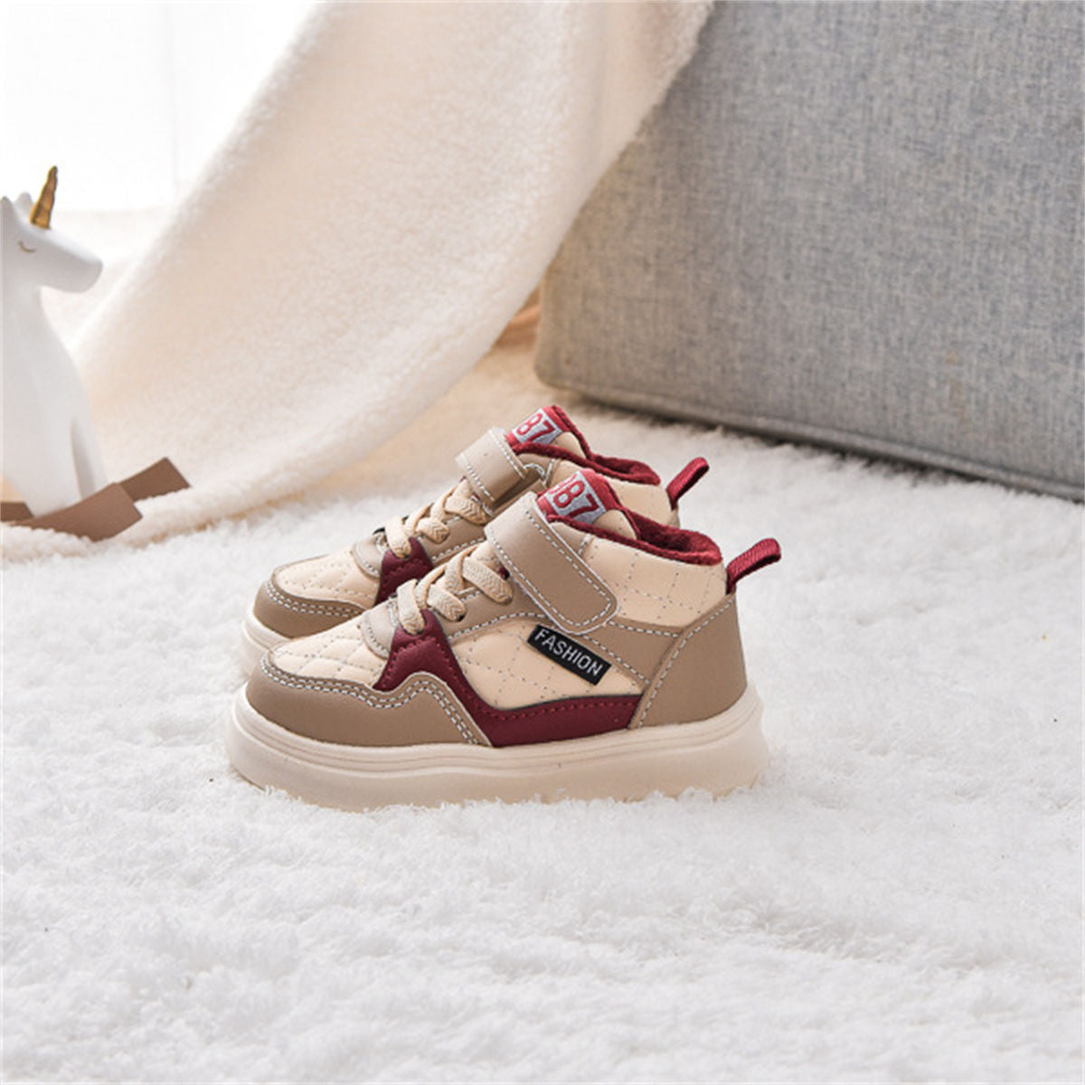 Children&#39;s and boys&#39; winter velvet color matching casual style waterproof warm high-top sneakers