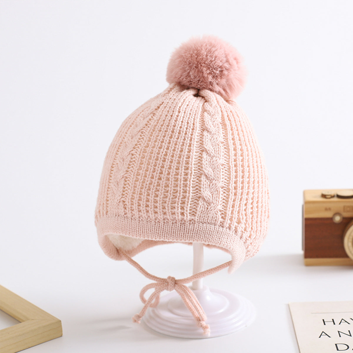 Children's woolen hat with fur ball