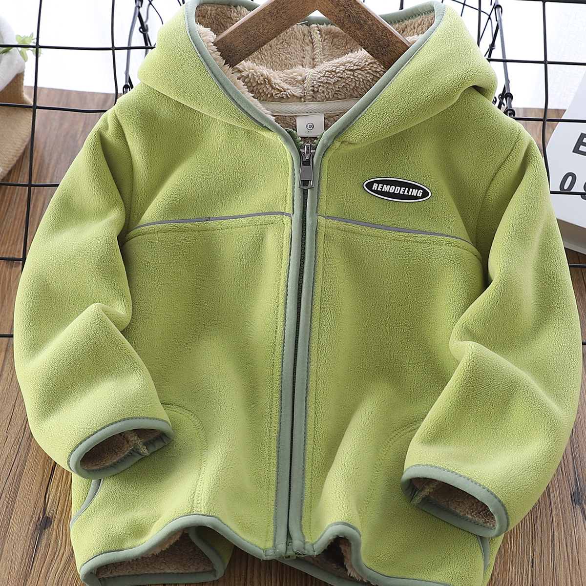 Children's hooded fleece top for middle and large boys, fashionable and versatile