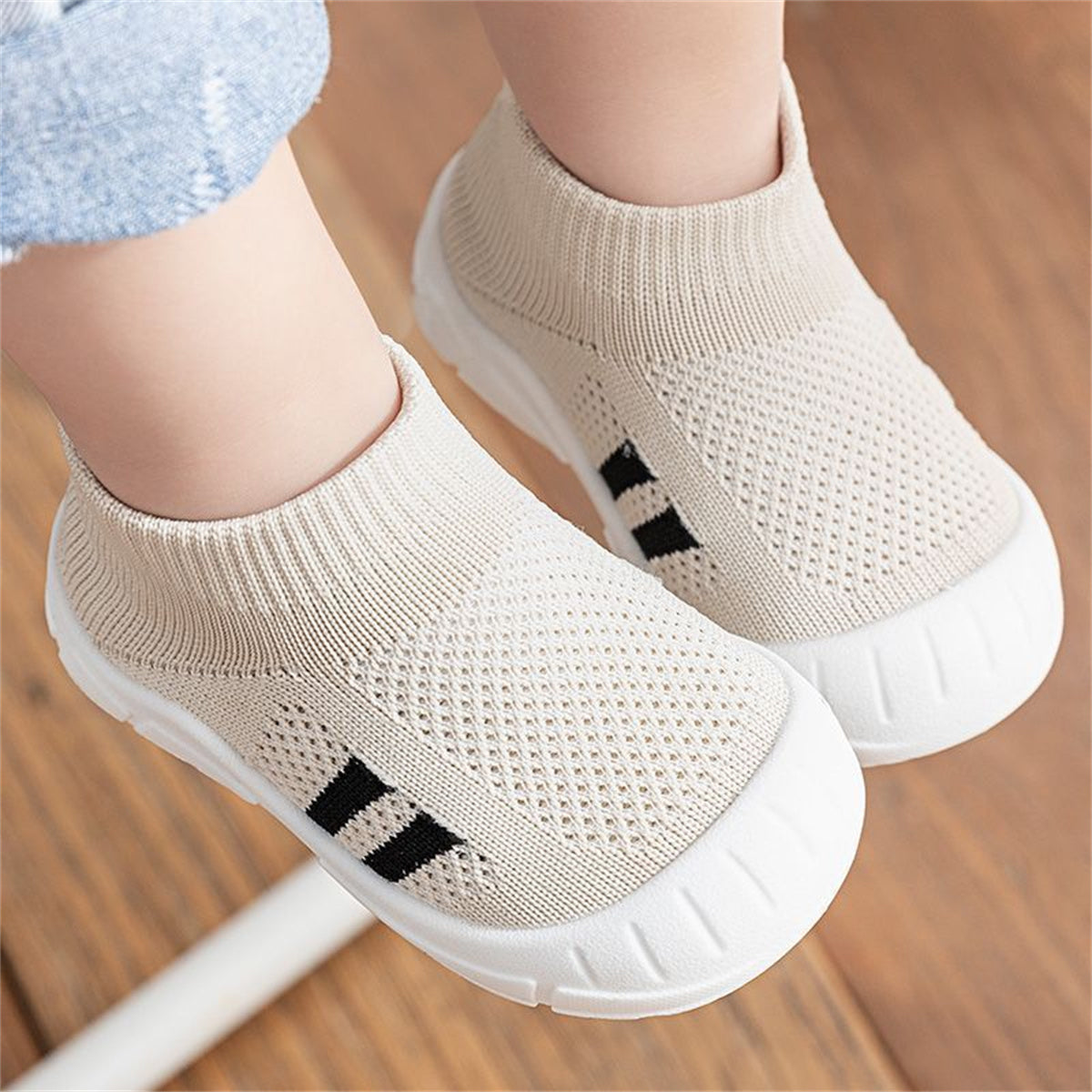 Baby and child spring and autumn lightweight anti-drop soft sole non-slip casual shoes