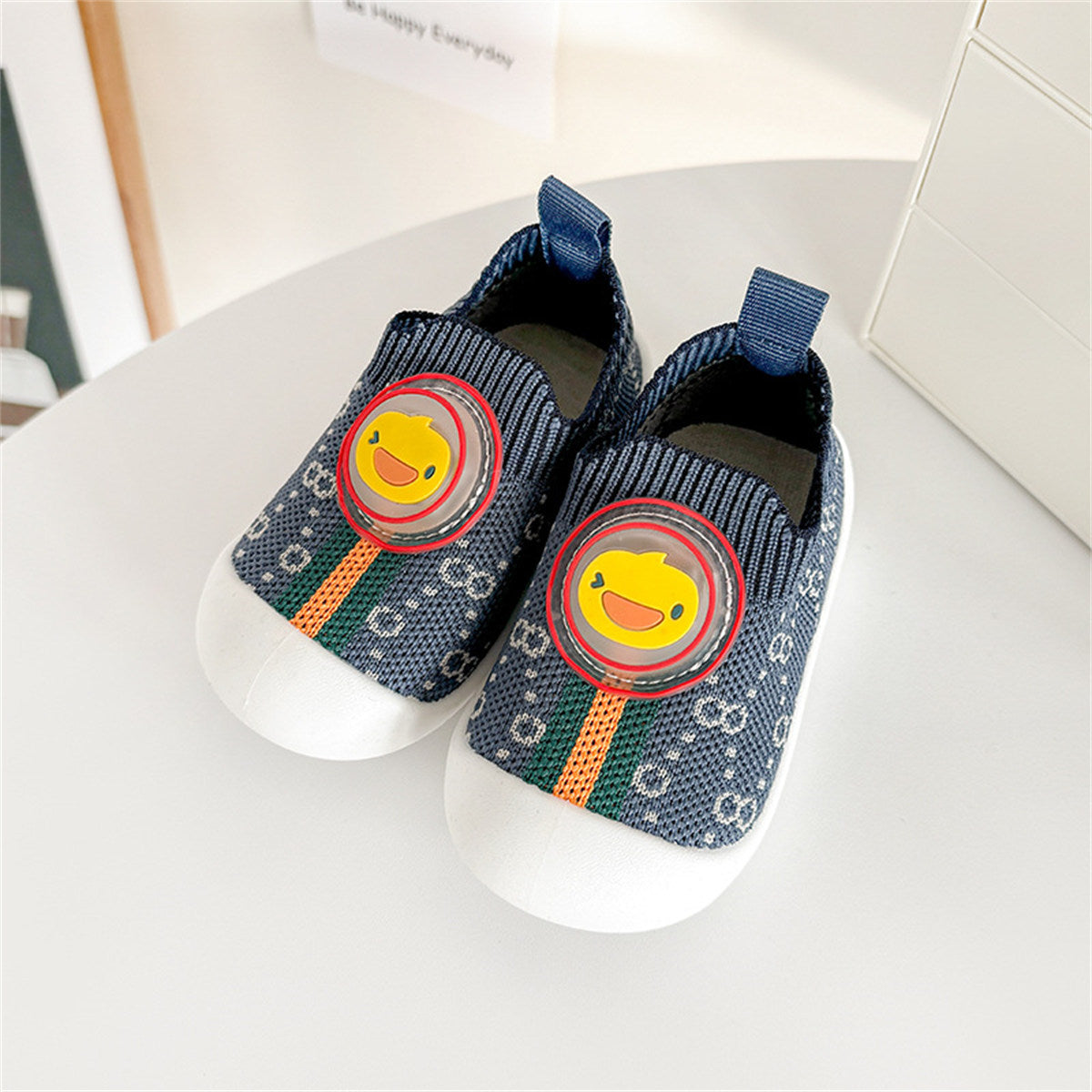 Wholesale children's floor shoes non-slip newborn baby early education shoes breathable and comfortable flashing doll baby toddler shoes