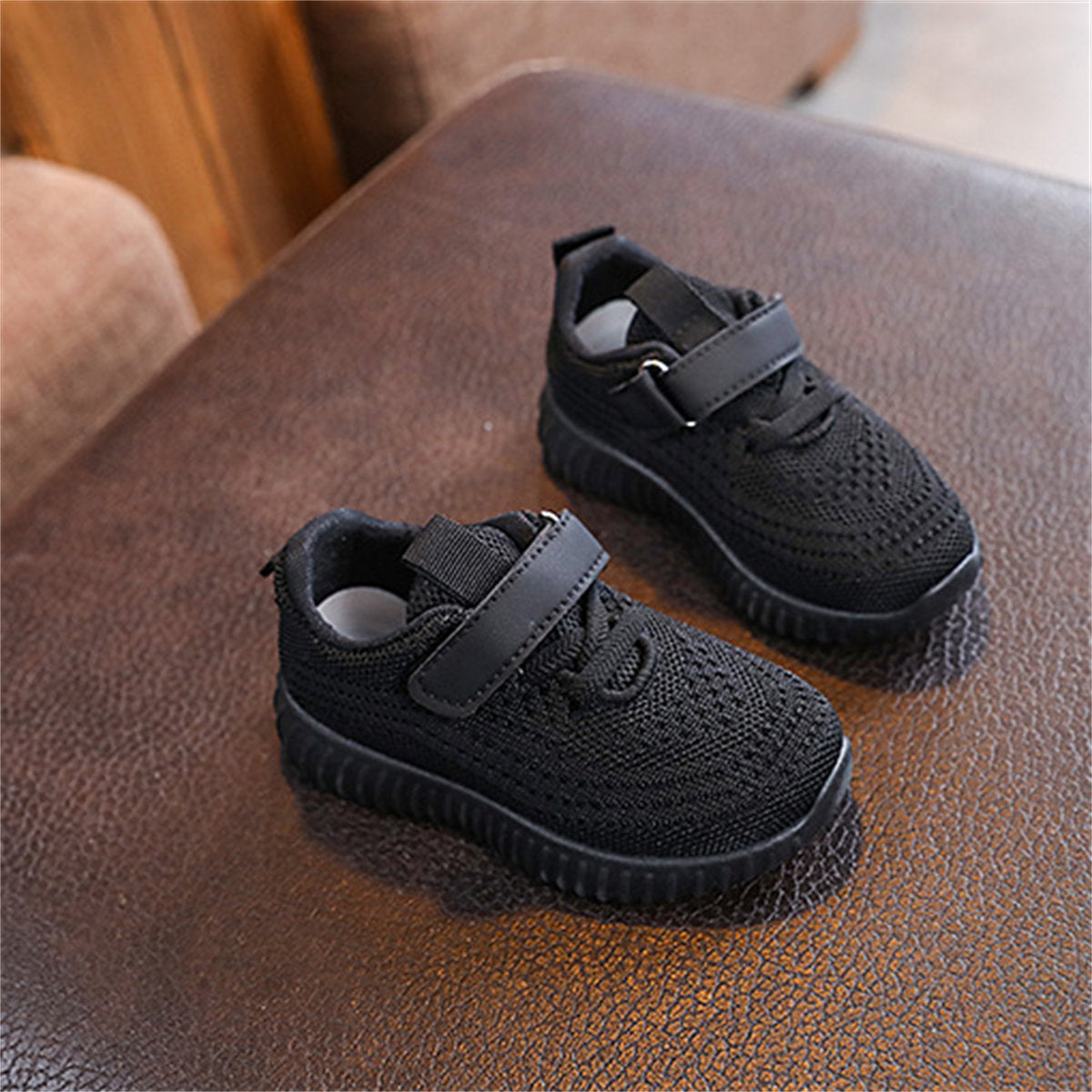 Children's and boys' solid color simple style flying woven sports shoes