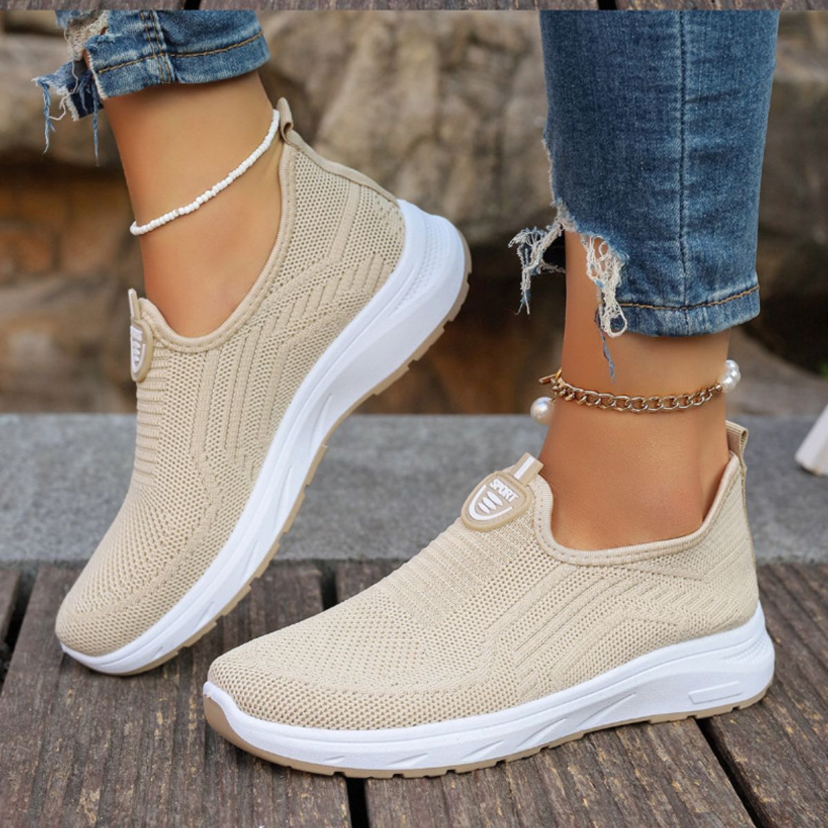 Comfortable flying woven slip-on shoes for mothers women