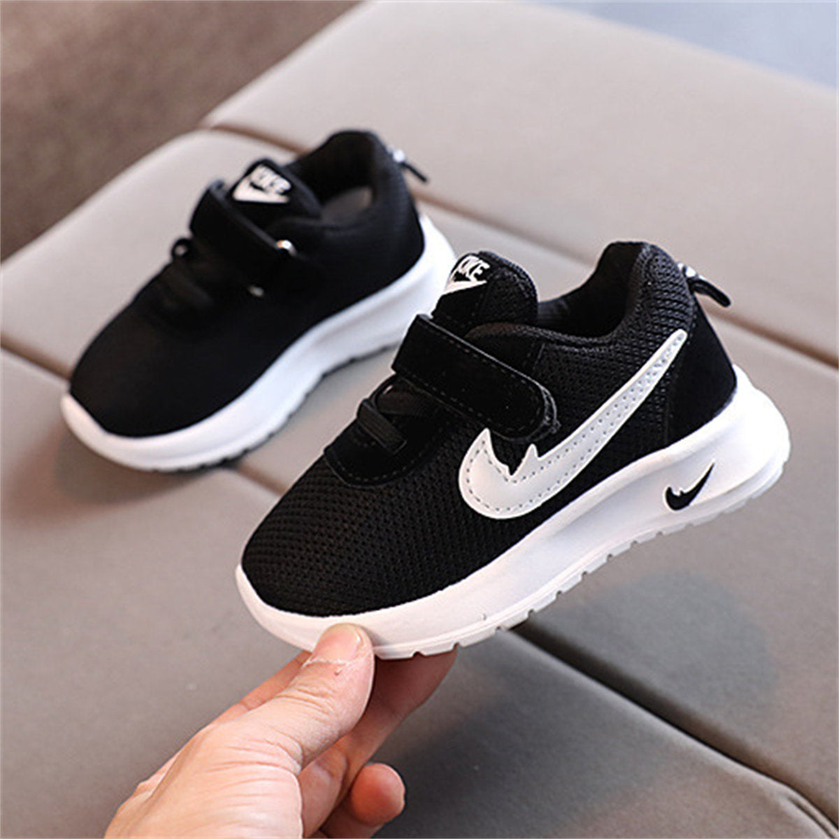 Children's solid color sports shoes