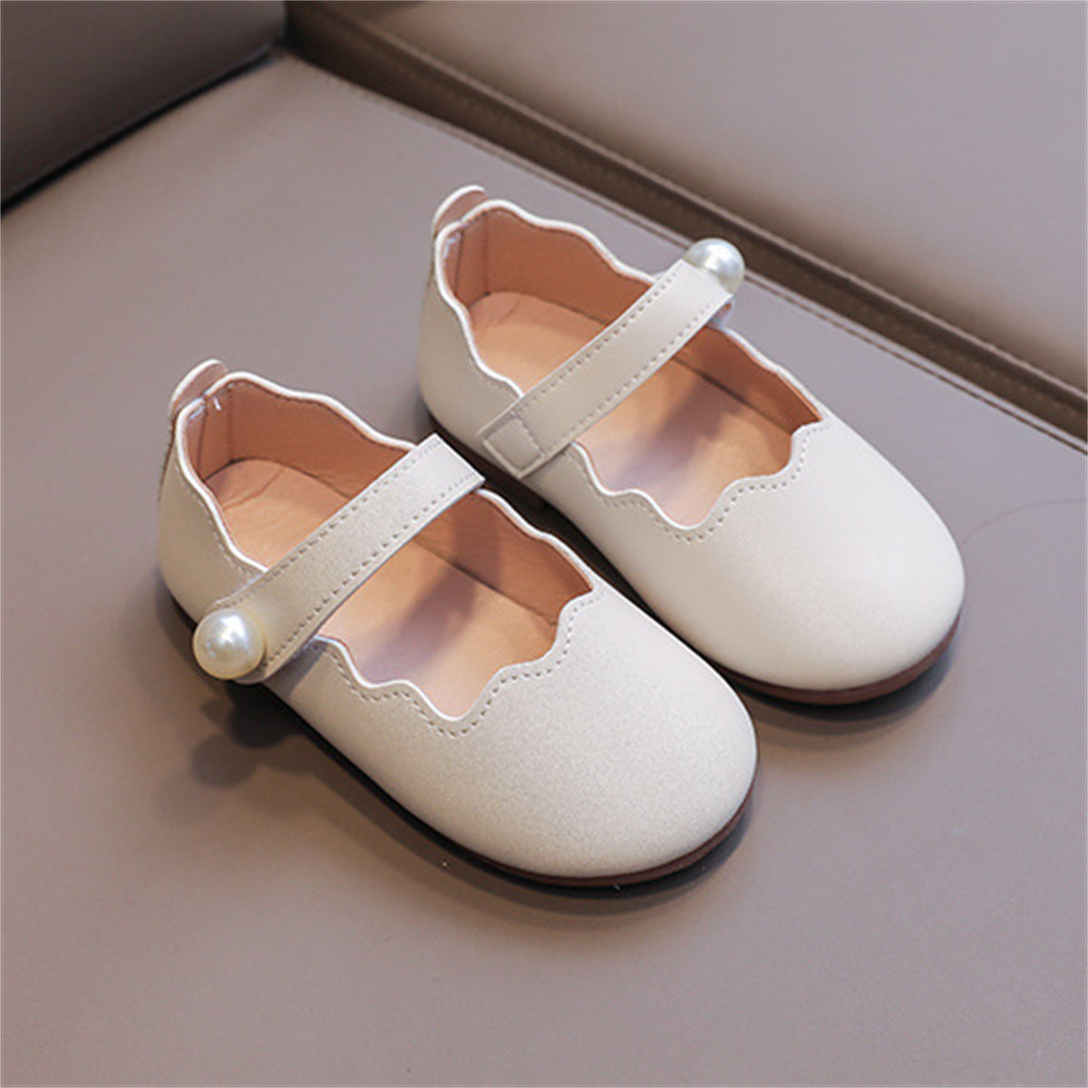 Children's girls' simple sweet style solid color pearl soft bottom breathable college flat leather shoes