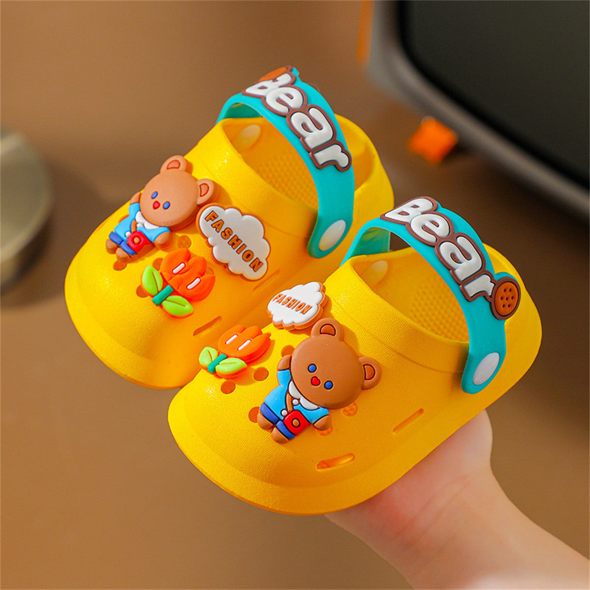 Cute cartoon baby non-slip girls' hole shoes