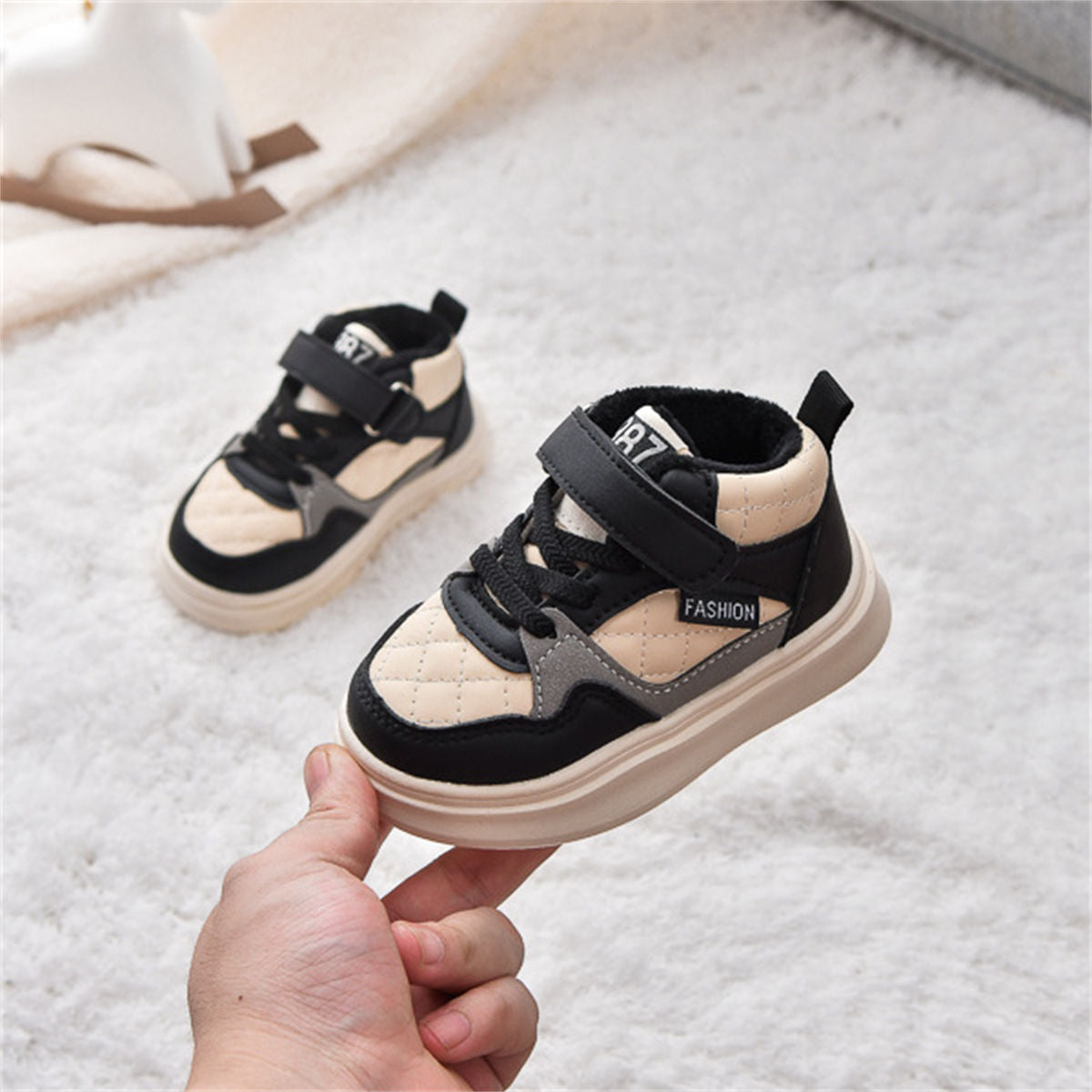 Children&#39;s and boys&#39; winter velvet color matching casual style waterproof warm high-top sneakers