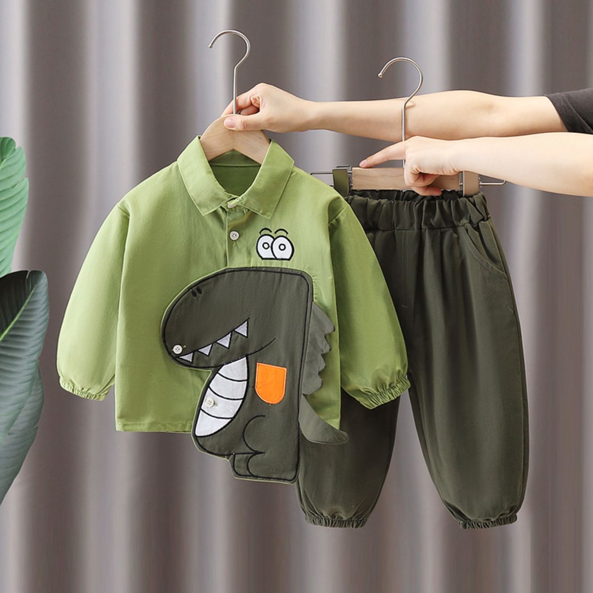 Autumn new boys cartoon 3D dinosaur shirt and pants suit