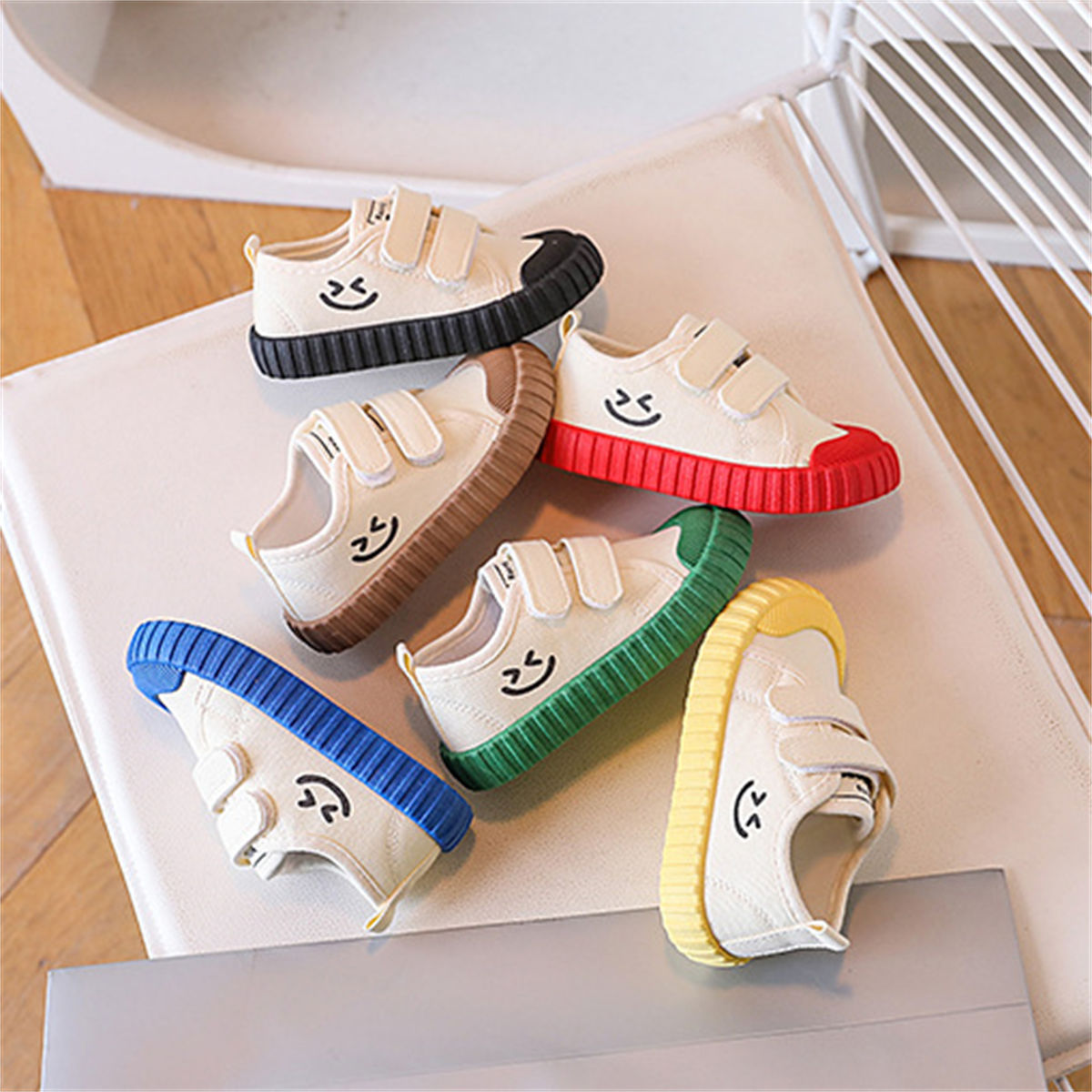 Children's and boys' smiley face colorful casual low-top canvas shoes