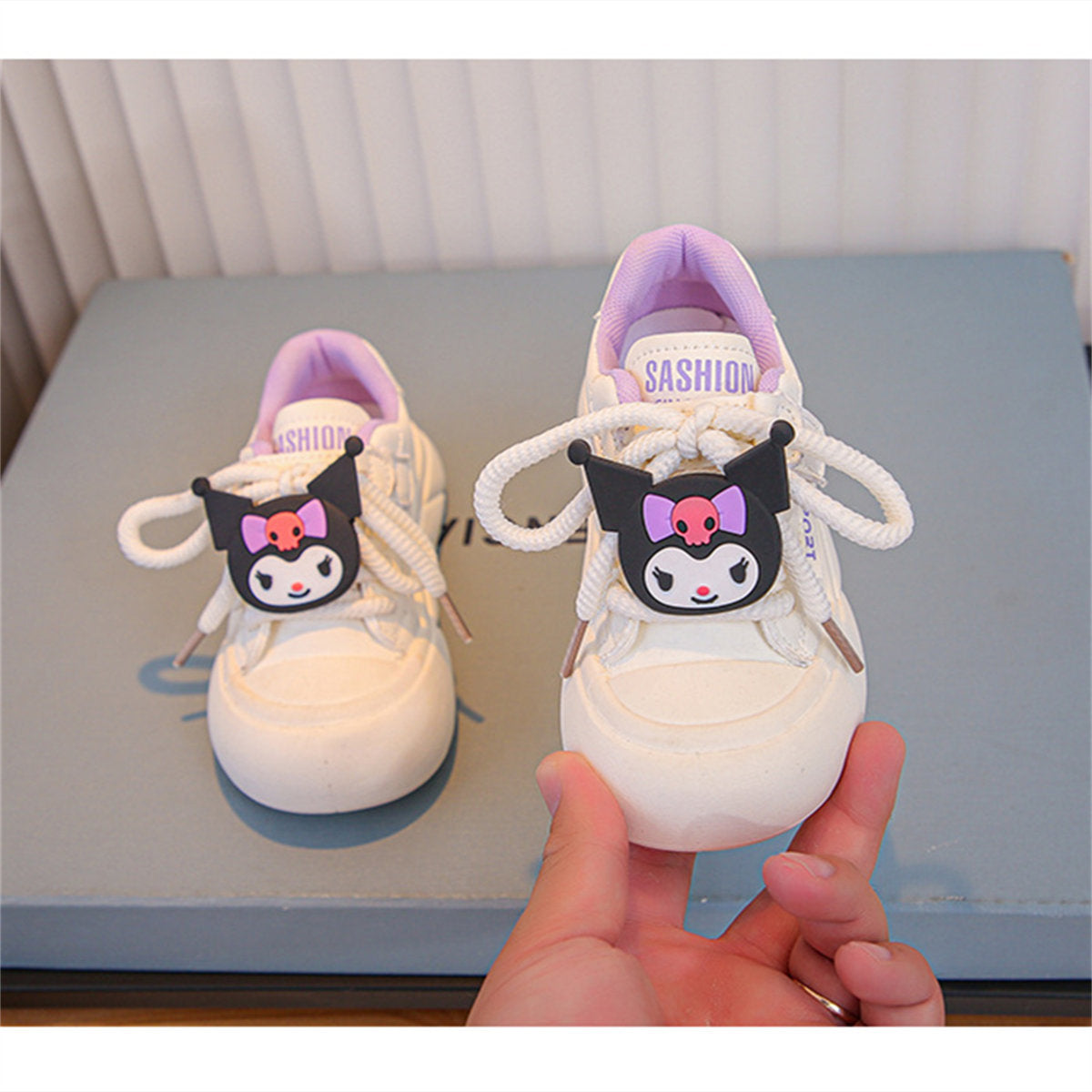 Sanrio cute casual style soft sole lightweight low-top canvas shoes for middle and large children's girls spring and autumn